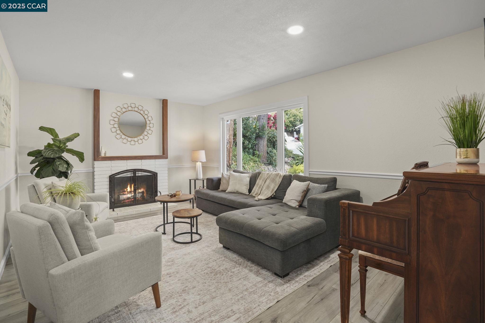 Detail Gallery Image 3 of 23 For 711 Sterling Dr, Martinez,  CA 94553 - 4 Beds | 2 Baths