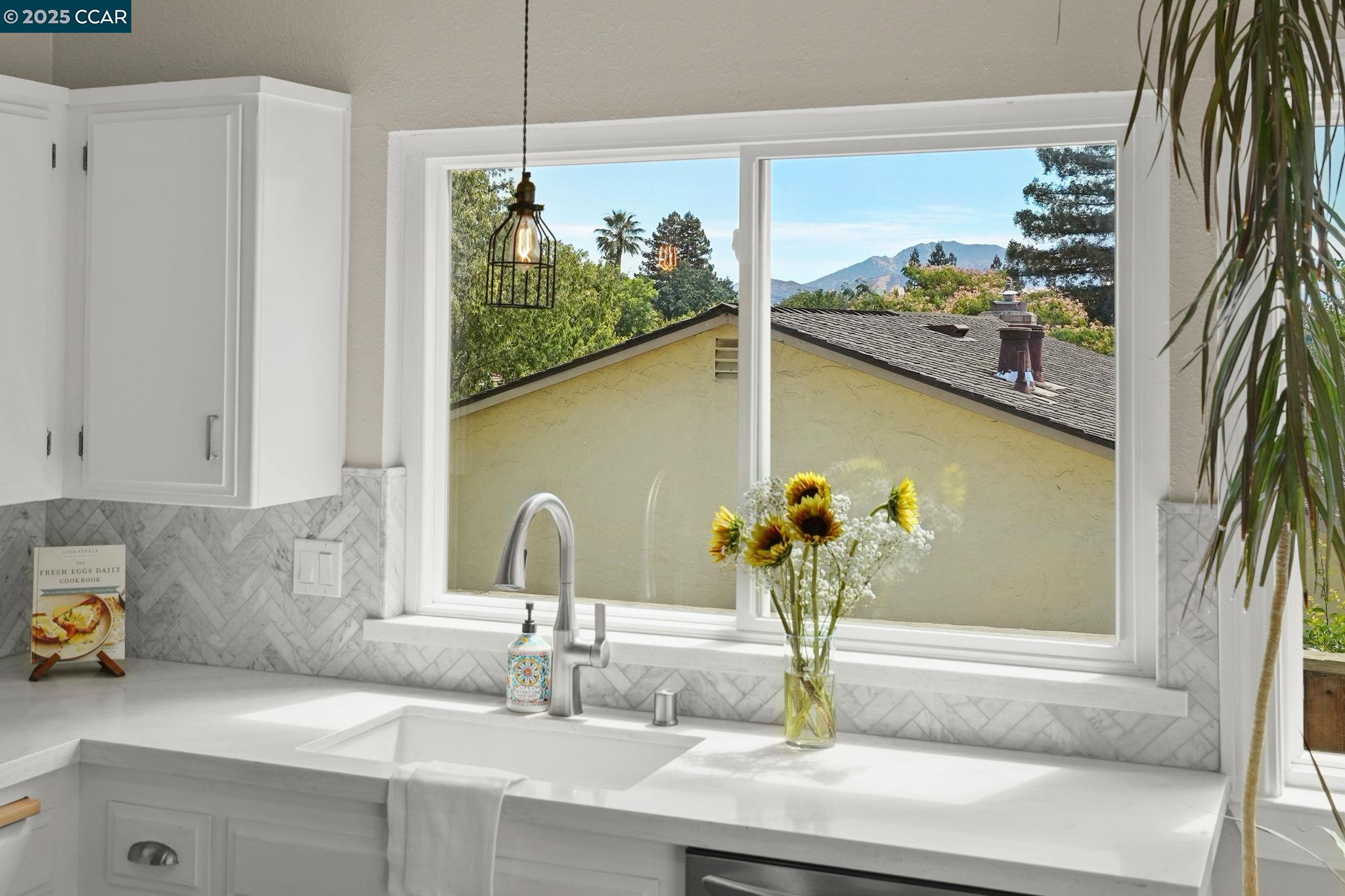 Detail Gallery Image 6 of 23 For 711 Sterling Dr, Martinez,  CA 94553 - 4 Beds | 2 Baths