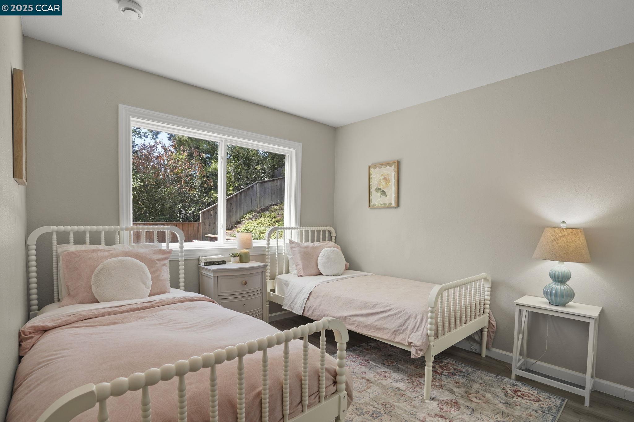 Detail Gallery Image 10 of 23 For 711 Sterling Dr, Martinez,  CA 94553 - 4 Beds | 2 Baths