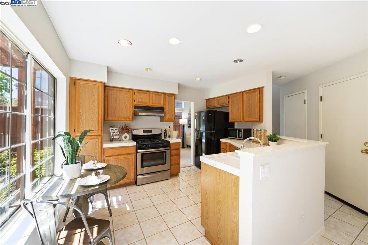 Detail Gallery Image 14 of 47 For 3618 Reflections Dr, Pleasanton,  CA 94566 - 3 Beds | 2/1 Baths