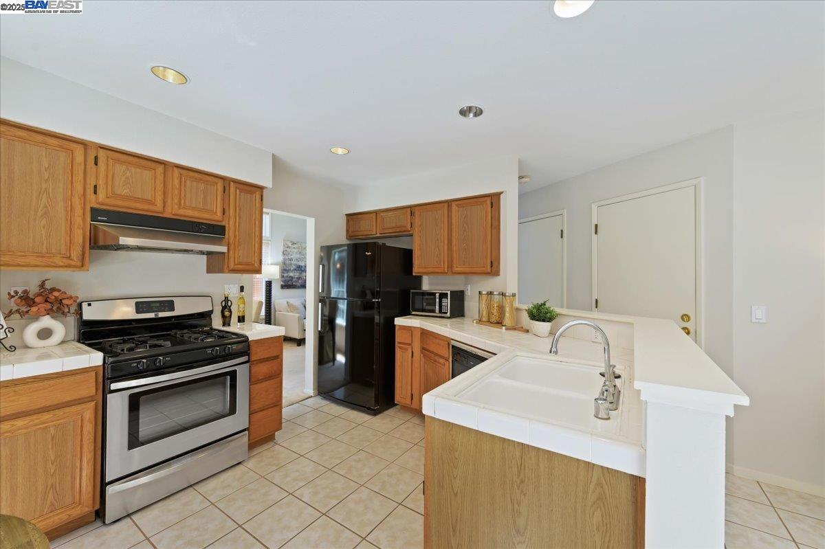 Detail Gallery Image 16 of 47 For 3618 Reflections Dr, Pleasanton,  CA 94566 - 3 Beds | 2/1 Baths