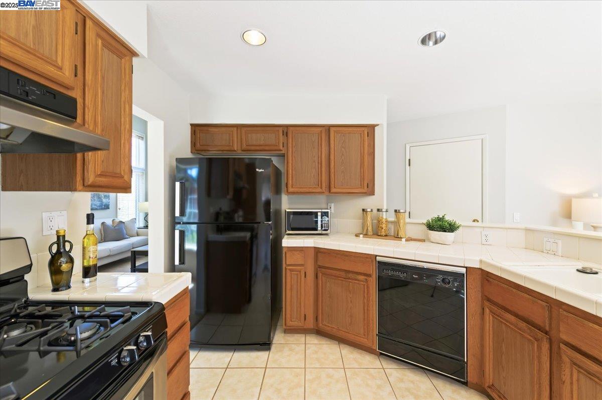 Detail Gallery Image 17 of 47 For 3618 Reflections Dr, Pleasanton,  CA 94566 - 3 Beds | 2/1 Baths