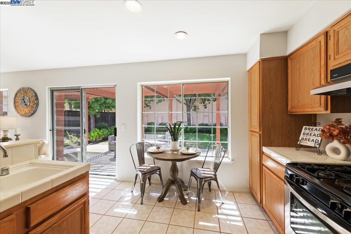 Detail Gallery Image 19 of 47 For 3618 Reflections Dr, Pleasanton,  CA 94566 - 3 Beds | 2/1 Baths