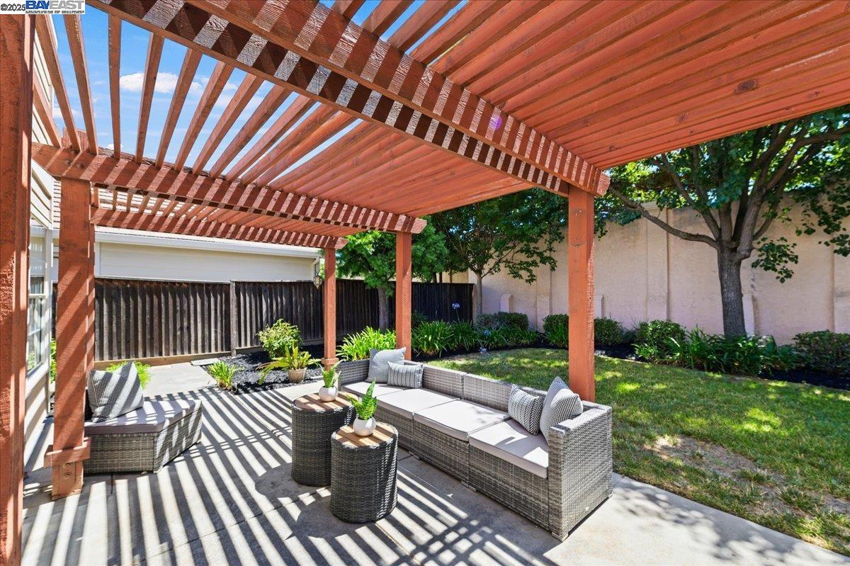 Detail Gallery Image 38 of 47 For 3618 Reflections Dr, Pleasanton,  CA 94566 - 3 Beds | 2/1 Baths