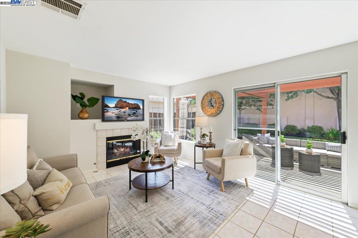 Detail Gallery Image 7 of 47 For 3618 Reflections Dr, Pleasanton,  CA 94566 - 3 Beds | 2/1 Baths