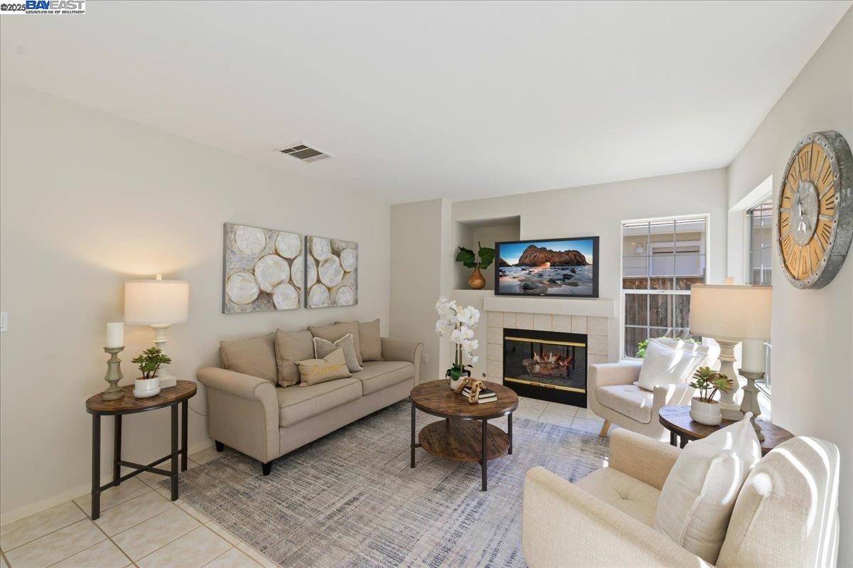 Detail Gallery Image 8 of 47 For 3618 Reflections Dr, Pleasanton,  CA 94566 - 3 Beds | 2/1 Baths
