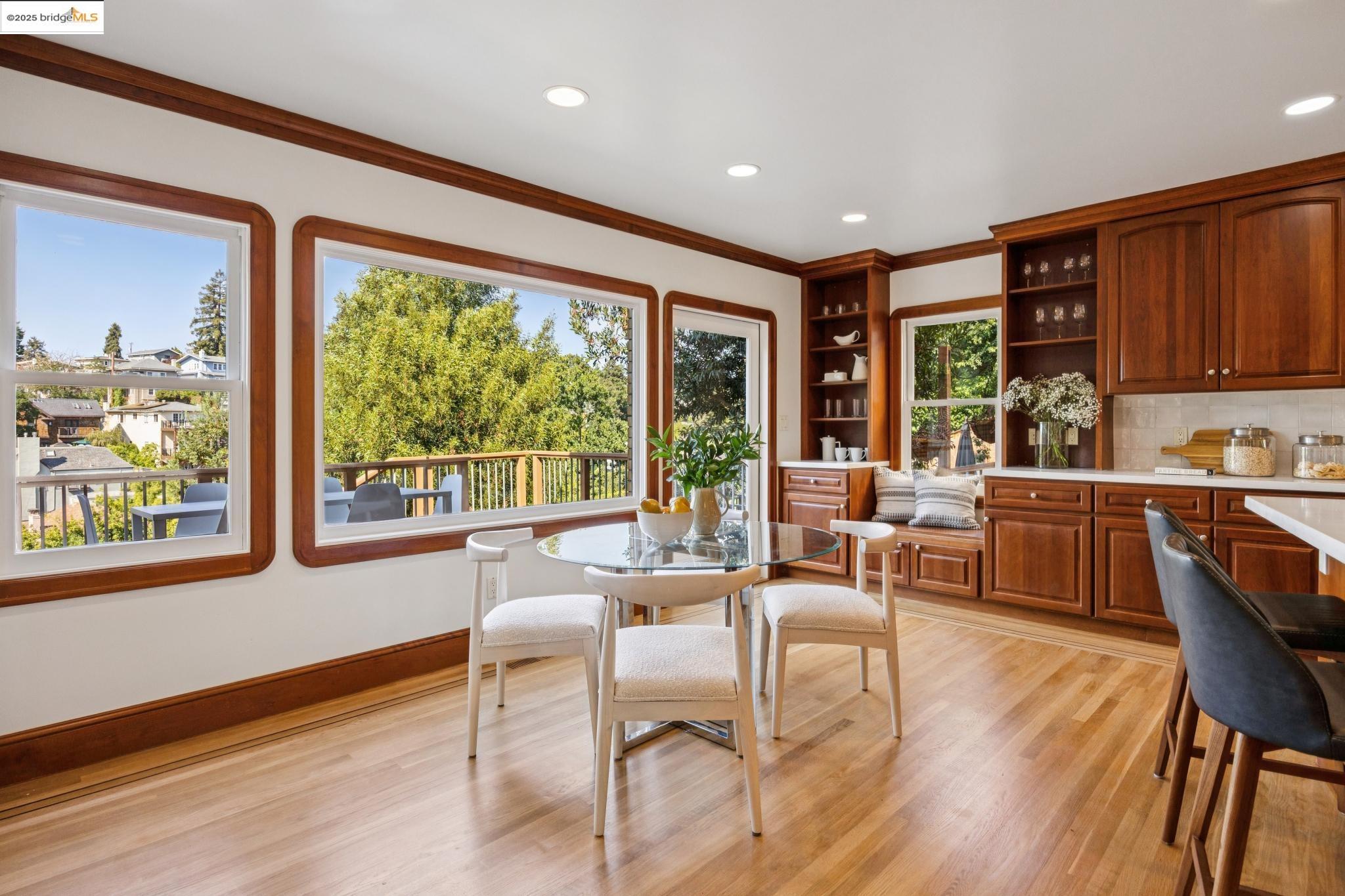 Detail Gallery Image 14 of 60 For 700 Longridge Rd, Oakland,  CA 94610 - 5 Beds | 3/1 Baths