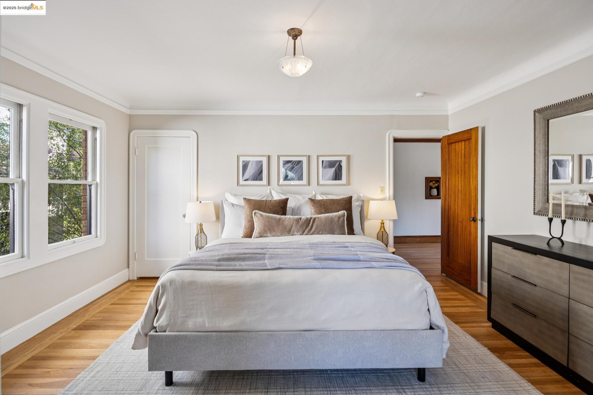 Detail Gallery Image 28 of 60 For 700 Longridge Rd, Oakland,  CA 94610 - 5 Beds | 3/1 Baths