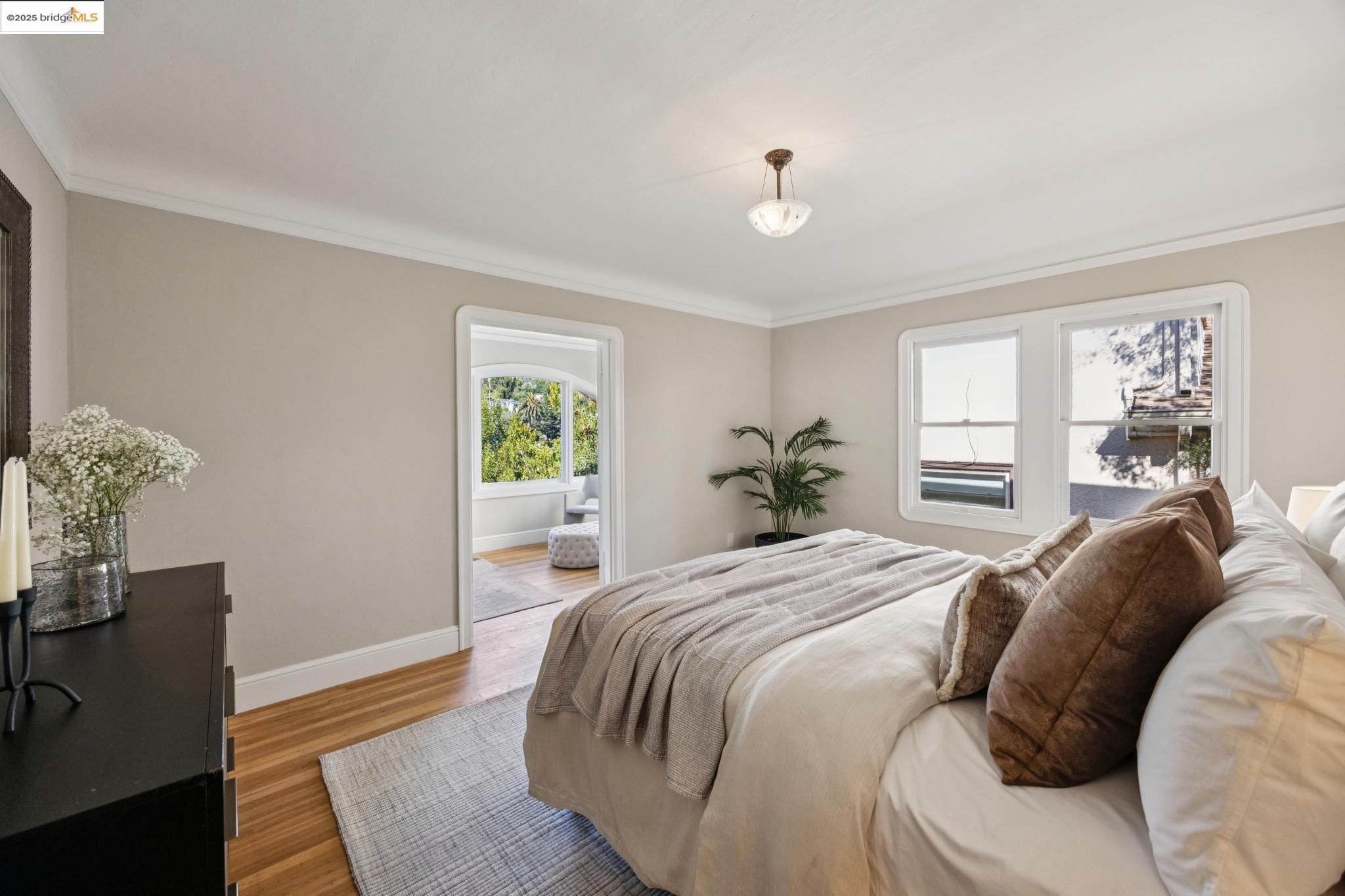 Detail Gallery Image 30 of 60 For 700 Longridge Rd, Oakland,  CA 94610 - 5 Beds | 3/1 Baths