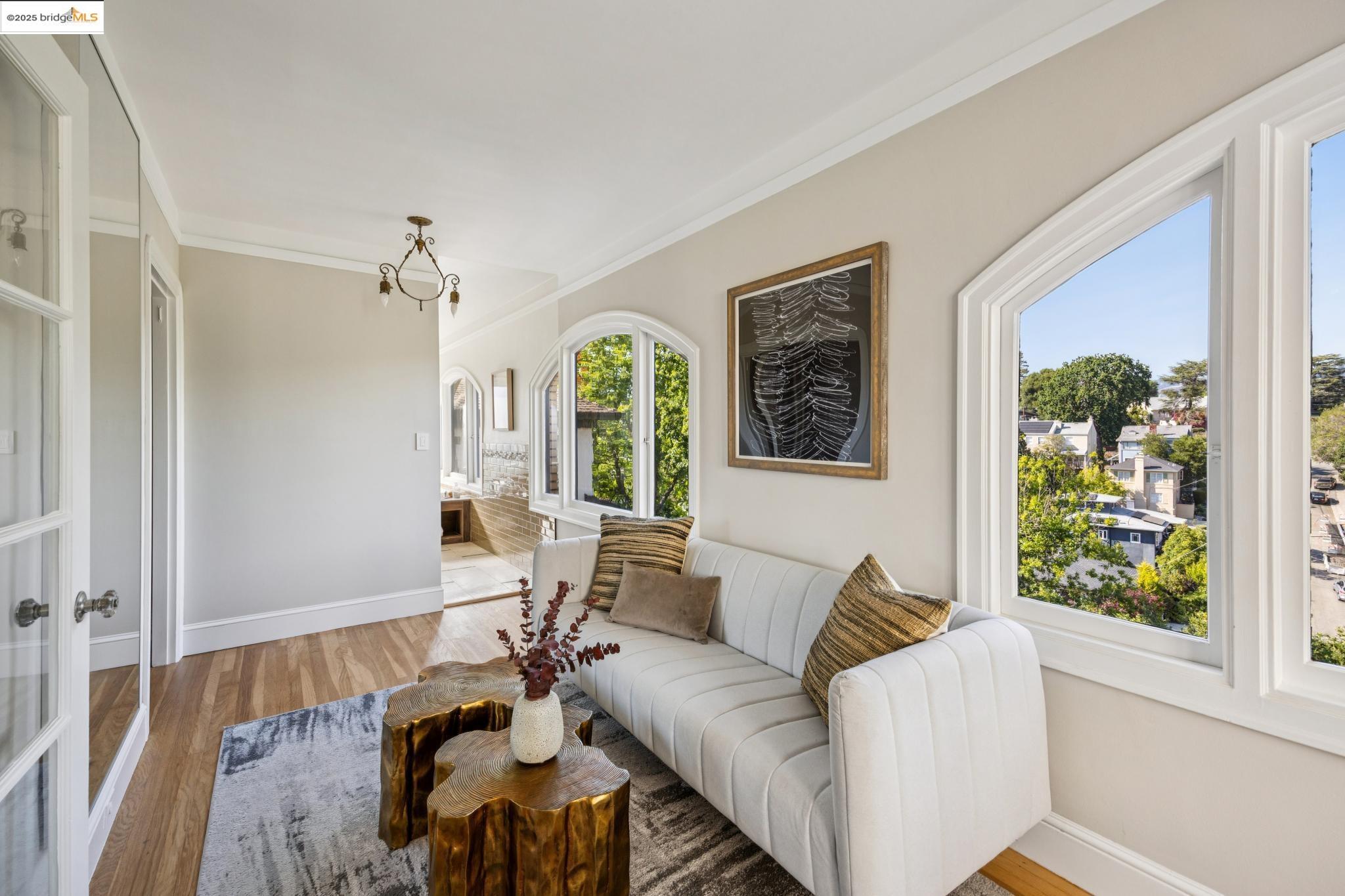 Detail Gallery Image 32 of 60 For 700 Longridge Rd, Oakland,  CA 94610 - 5 Beds | 3/1 Baths
