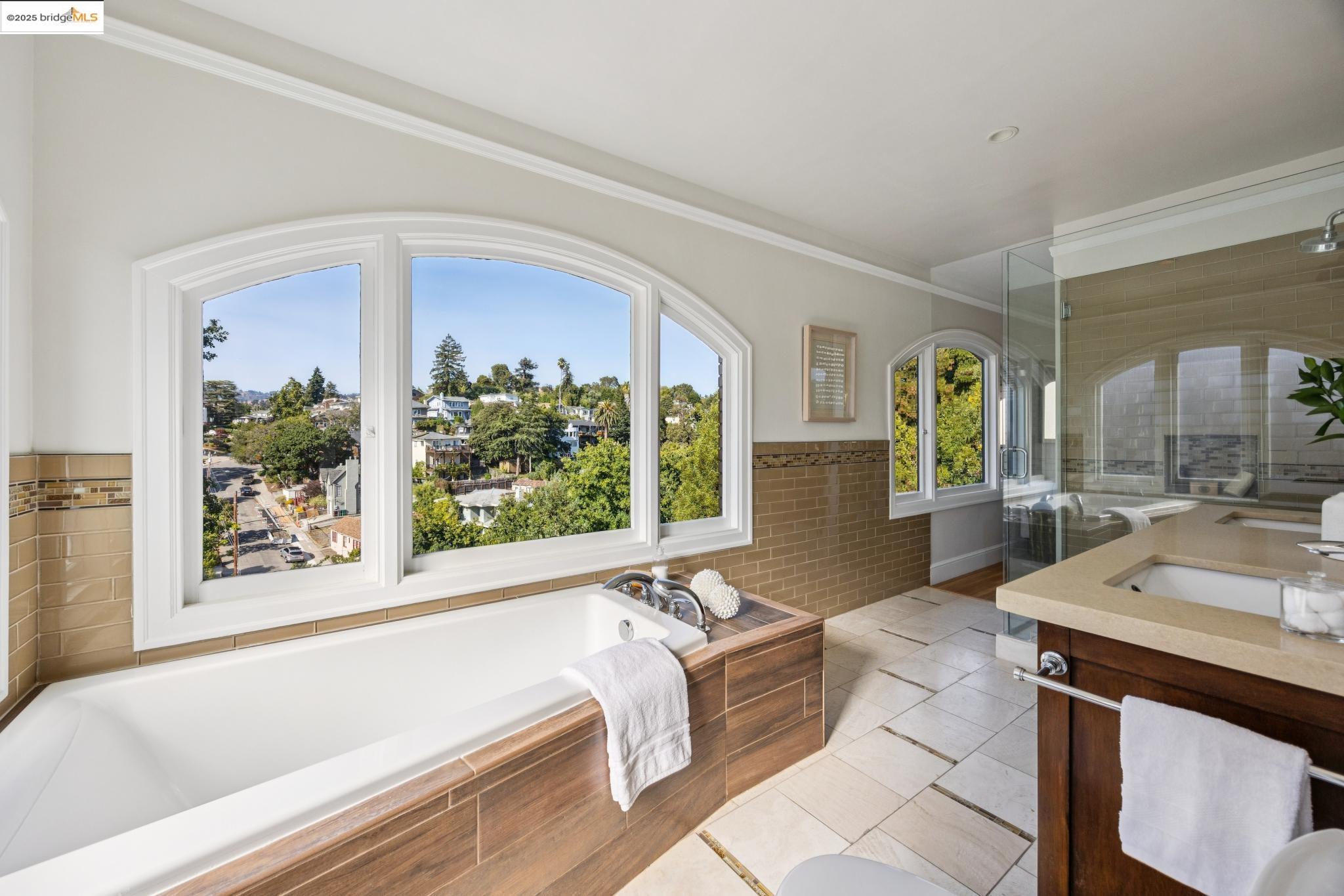 Detail Gallery Image 35 of 60 For 700 Longridge Rd, Oakland,  CA 94610 - 5 Beds | 3/1 Baths
