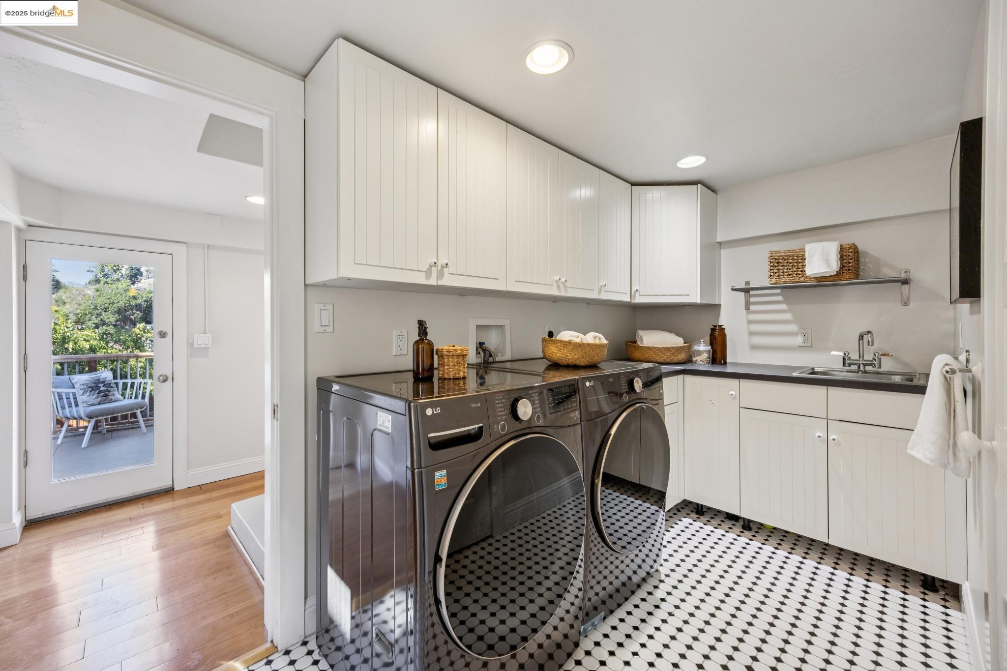 Detail Gallery Image 51 of 60 For 700 Longridge Rd, Oakland,  CA 94610 - 5 Beds | 3/1 Baths