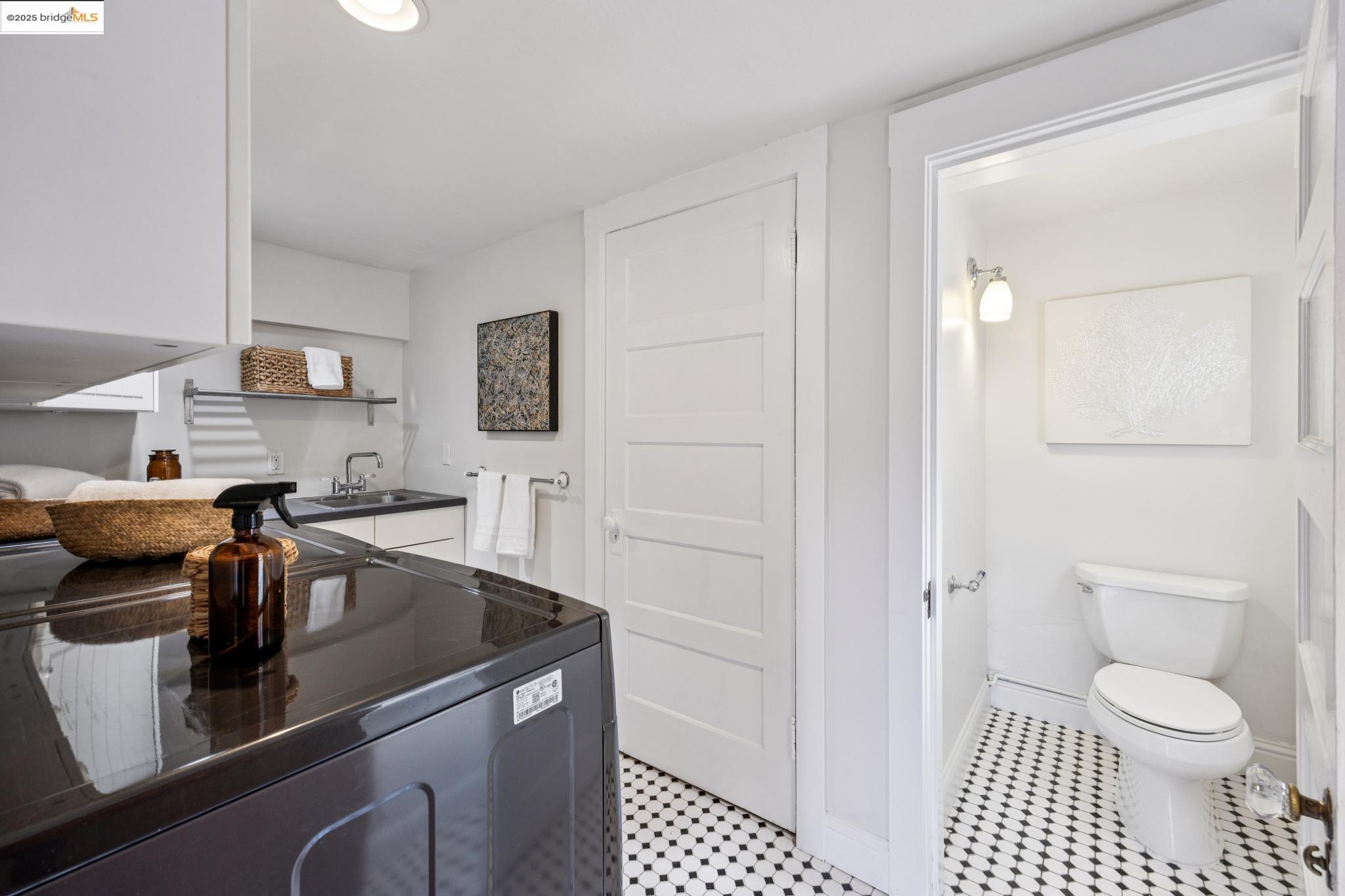 Detail Gallery Image 52 of 60 For 700 Longridge Rd, Oakland,  CA 94610 - 5 Beds | 3/1 Baths