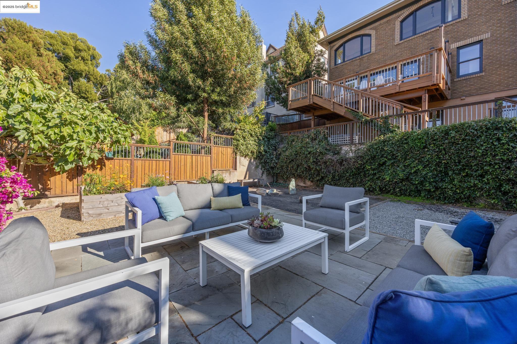 Detail Gallery Image 58 of 60 For 700 Longridge Rd, Oakland,  CA 94610 - 5 Beds | 3/1 Baths