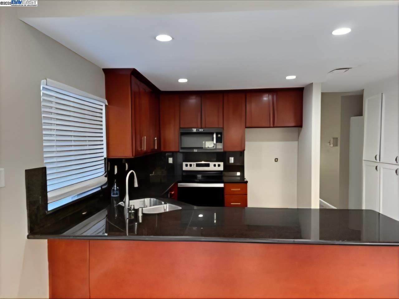 Detail Gallery Image 4 of 20 For 6221 Potrero Dr, Newark,  CA 94560 - 3 Beds | 2/1 Baths