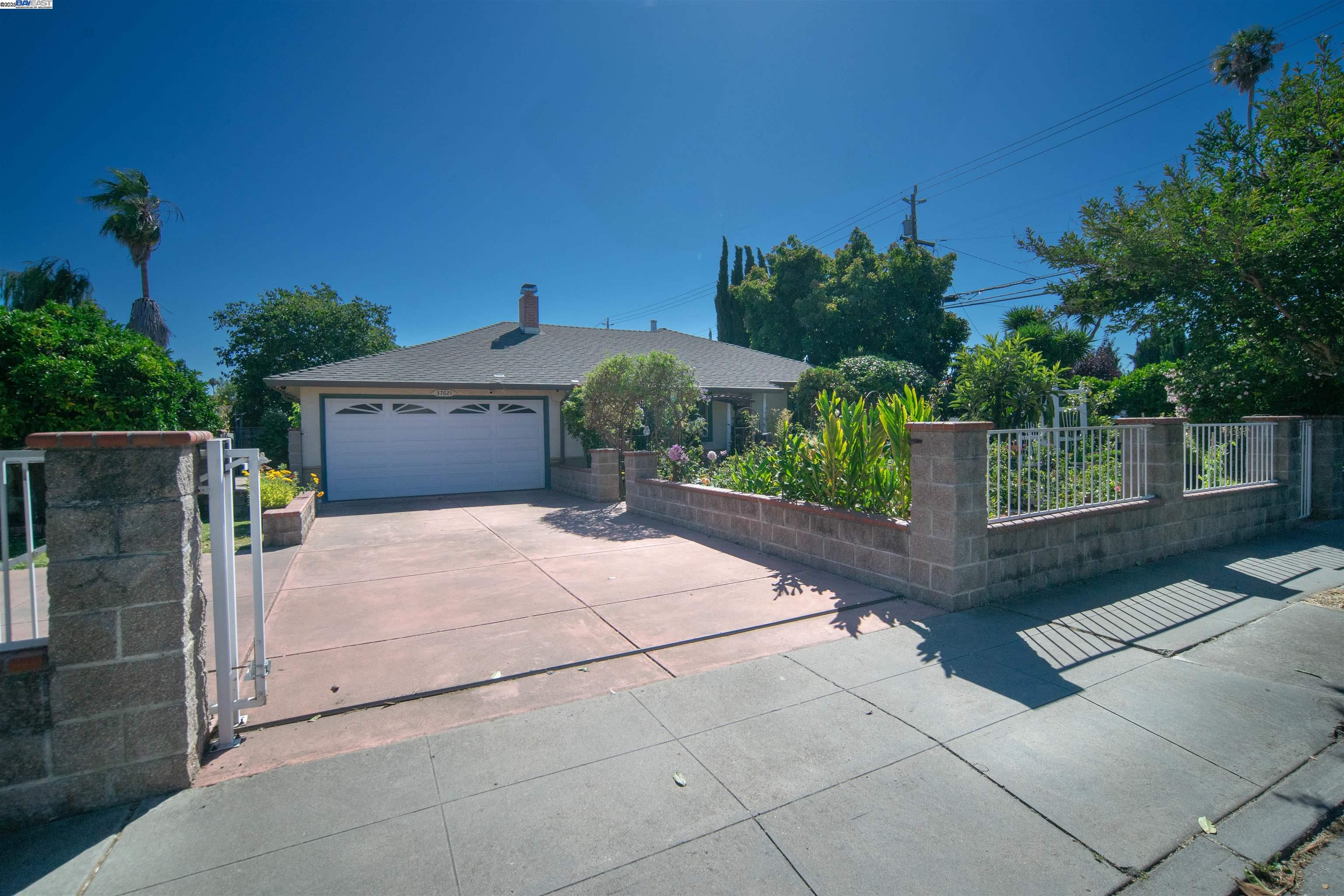 Detail Gallery Image 3 of 48 For 37621 Glenmoor Dr, Fremont,  CA 94536 - 3 Beds | 2 Baths