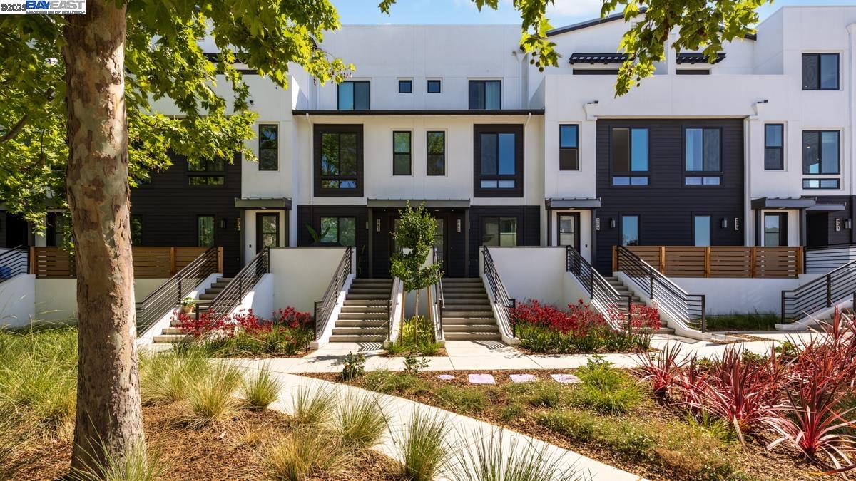 Detail Gallery Image 1 of 13 For 994 Harcot Court, San Jose,  CA 95133 - 3 Beds | 3 Baths
