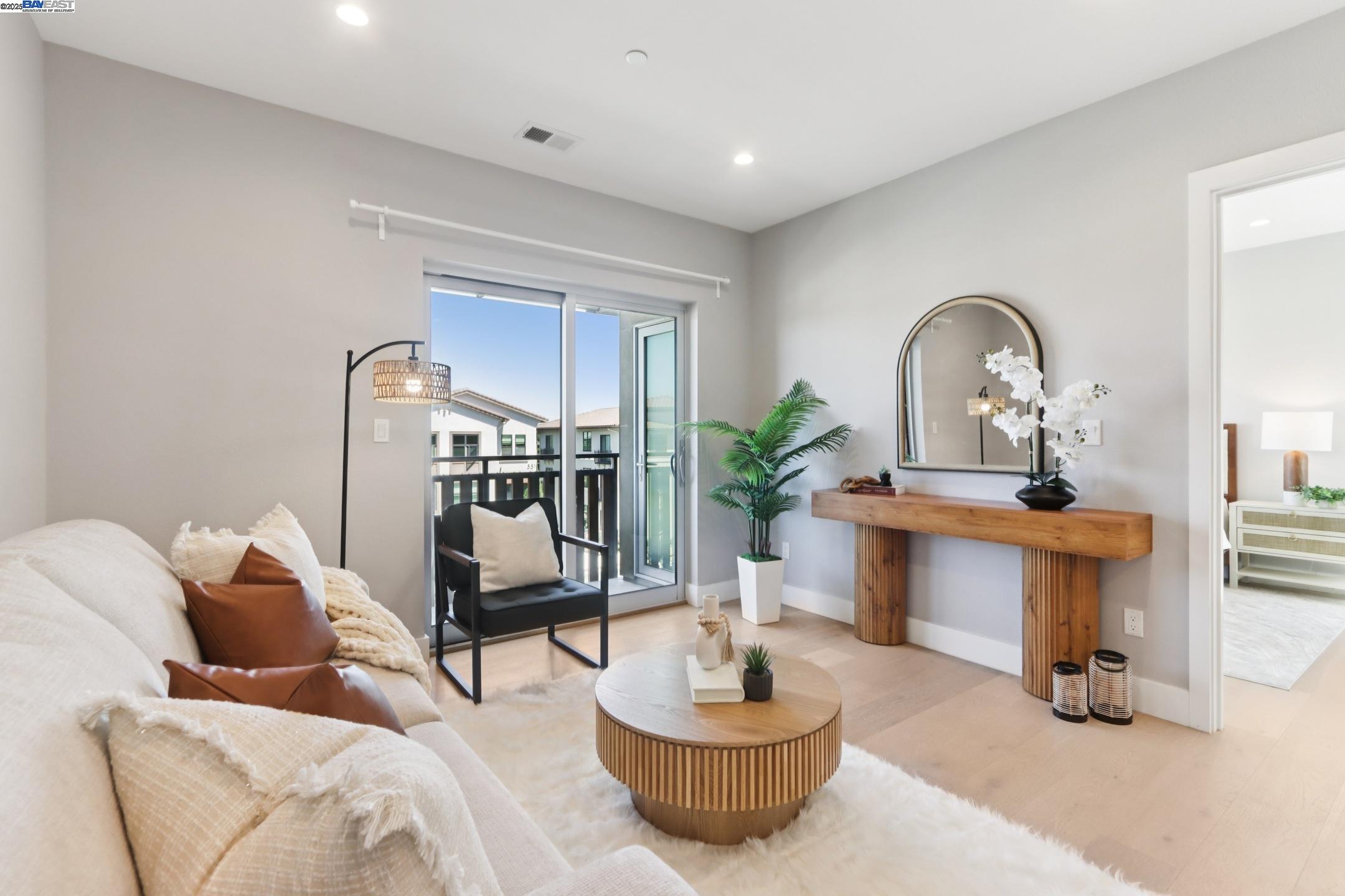 Detail Gallery Image 1 of 36 For 520 El Camino Real #307,  San Carlos,  CA 94070 - 2 Beds | 2 Baths