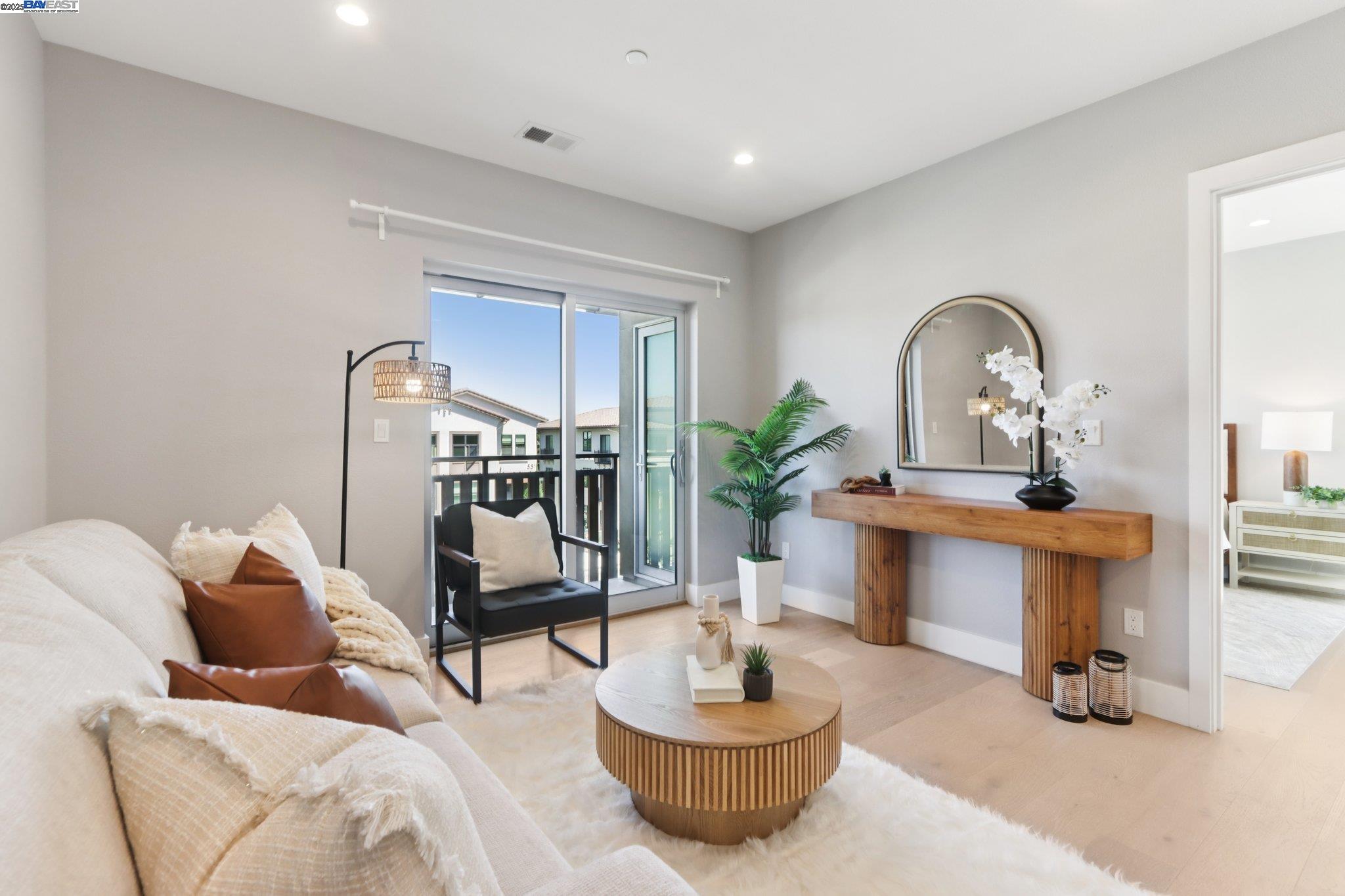 Detail Gallery Image 1 of 36 For 520 El Camino Real #307,  San Carlos,  CA 94070 - 2 Beds | 2 Baths