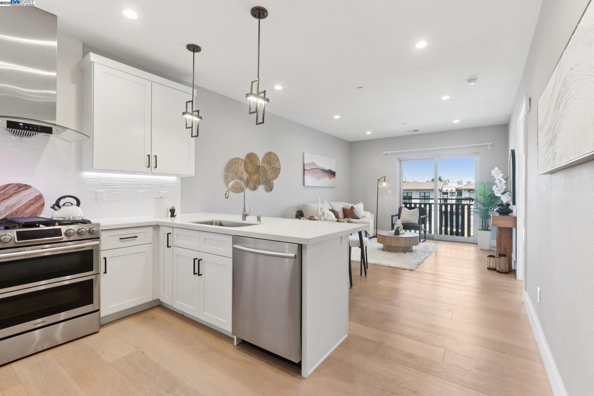 Detail Gallery Image 12 of 36 For 520 El Camino Real #307,  San Carlos,  CA 94070 - 2 Beds | 2 Baths