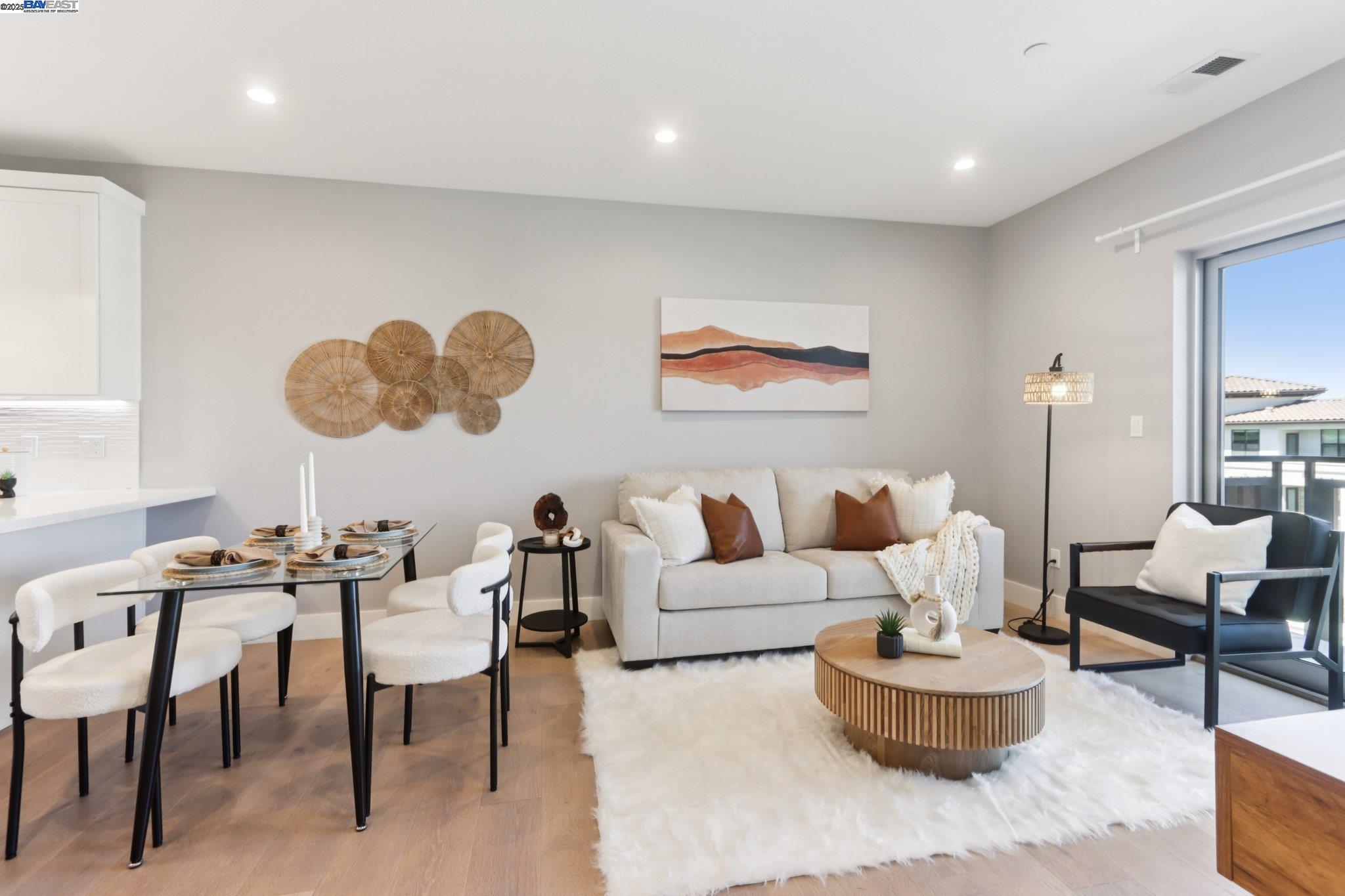 Detail Gallery Image 3 of 36 For 520 El Camino Real #307,  San Carlos,  CA 94070 - 2 Beds | 2 Baths