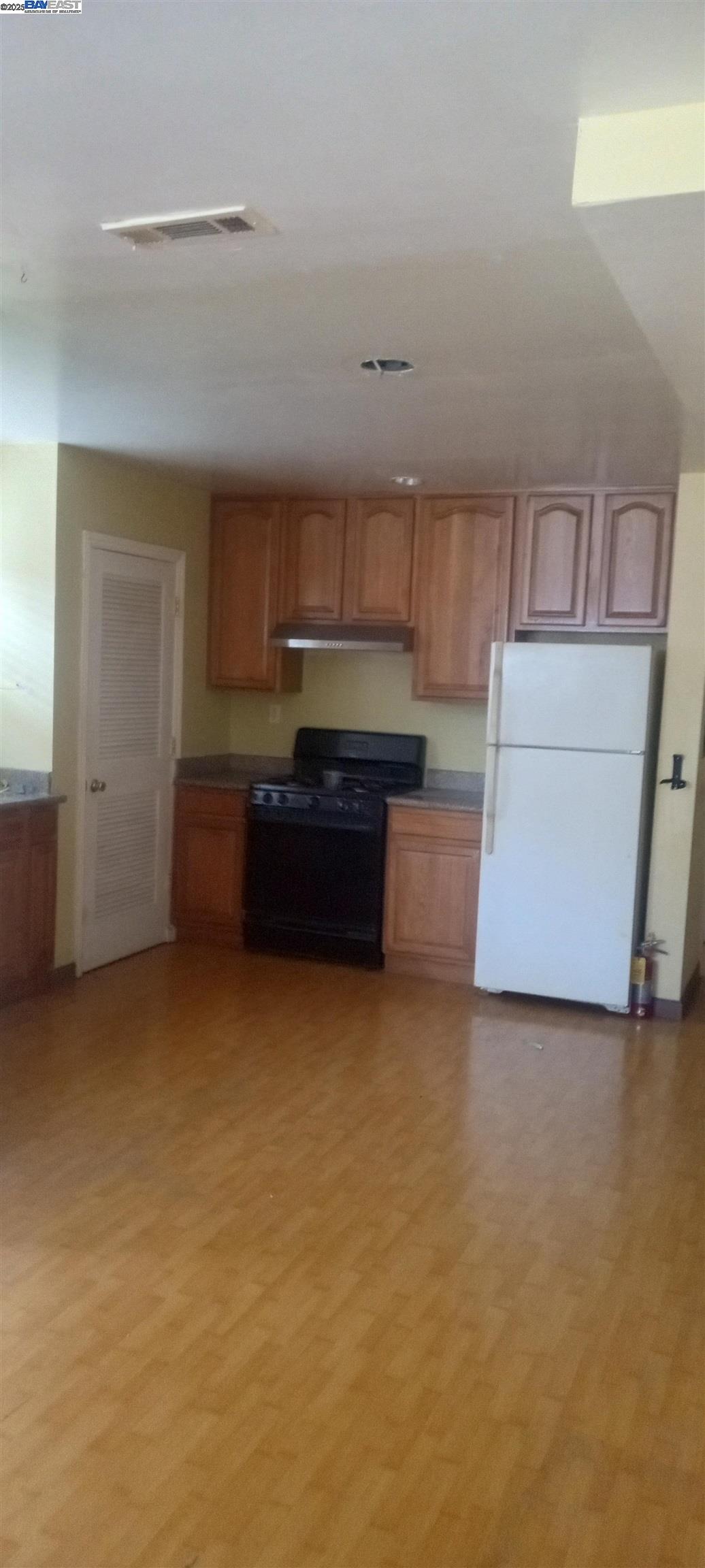 Detail Gallery Image 12 of 46 For 1059 Santa Clara Ave, Alameda,  CA 94501 - – Beds | – Baths
