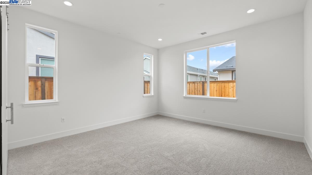 Detail Gallery Image 13 of 26 For 1045 Finley Drive, Manteca,  CA 95336 - 2 Beds | 2/1 Baths