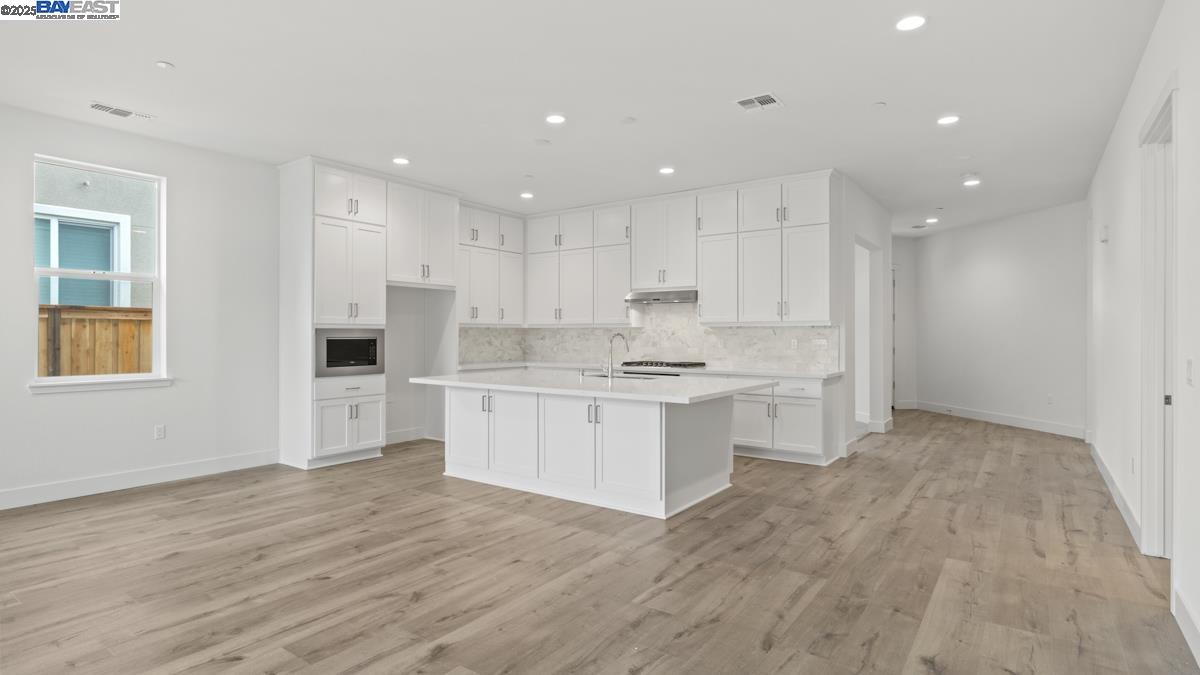 Detail Gallery Image 4 of 26 For 1045 Finley Drive, Manteca,  CA 95336 - 2 Beds | 2/1 Baths