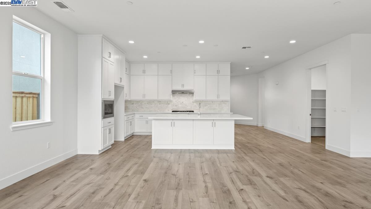 Detail Gallery Image 6 of 26 For 1045 Finley Drive, Manteca,  CA 95336 - 2 Beds | 2/1 Baths