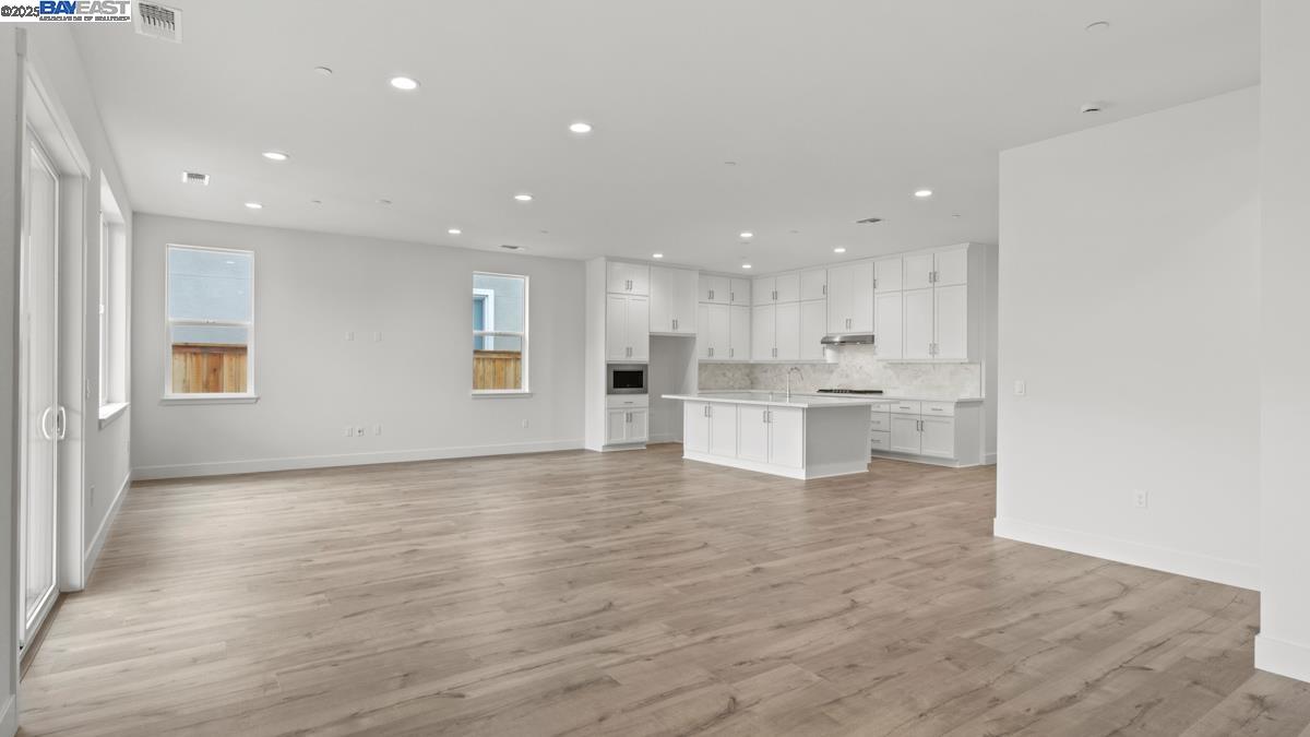 Detail Gallery Image 10 of 26 For 1045 Finley Drive, Manteca,  CA 95336 - 2 Beds | 2/1 Baths