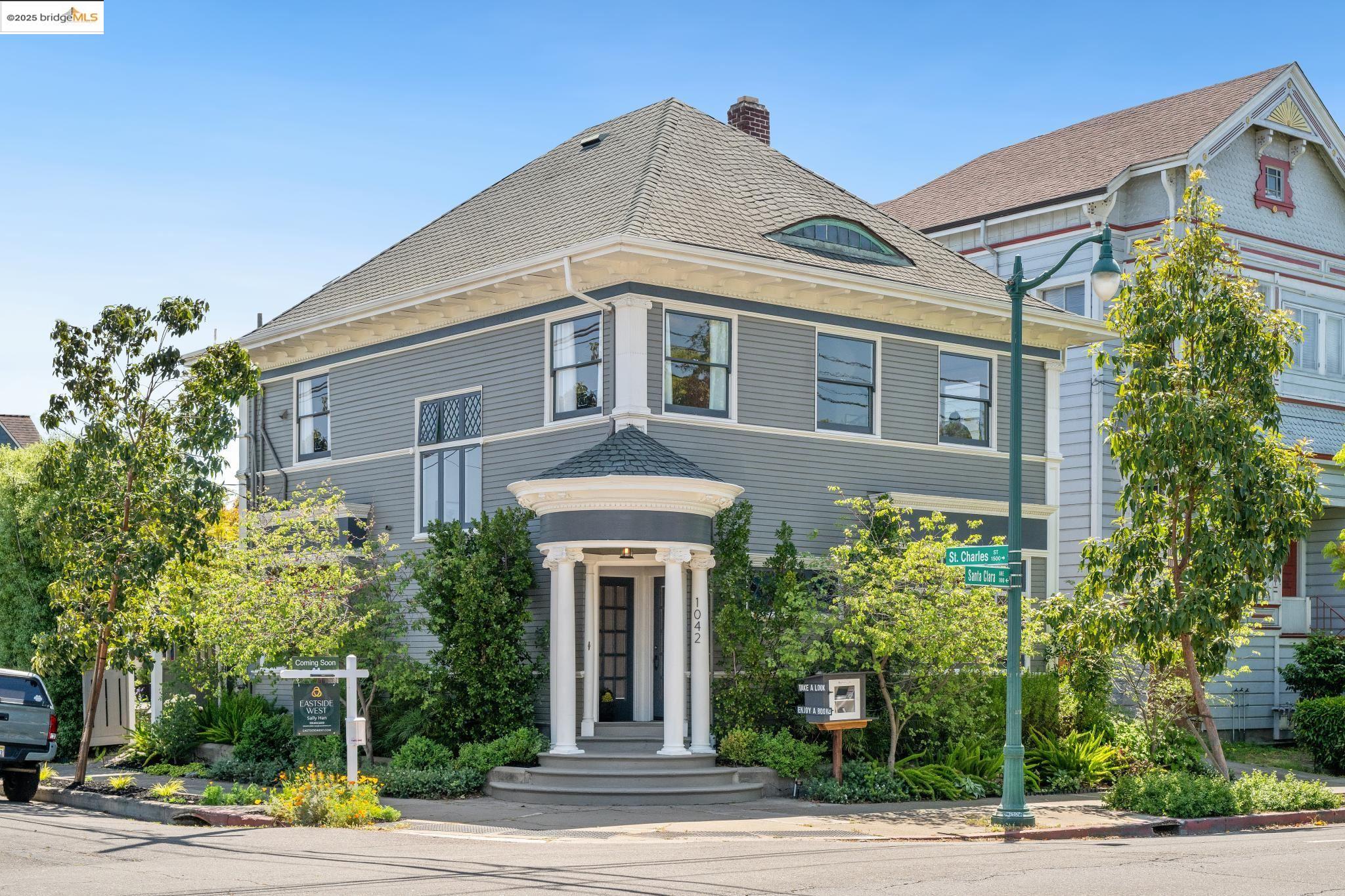 Detail Gallery Image 2 of 56 For 1042 Santa Clara Ave, Alameda,  CA 94501 - 4 Beds | 2 Baths