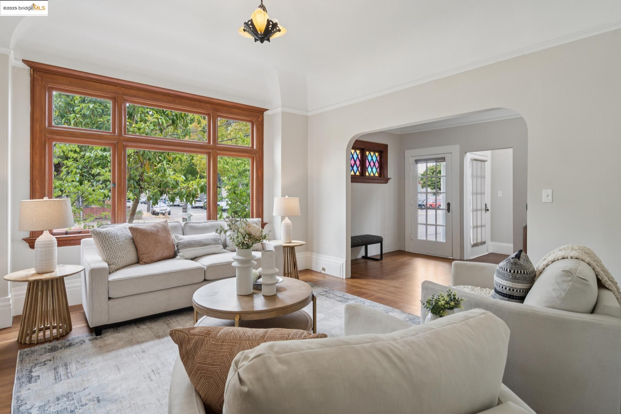 Detail Gallery Image 11 of 56 For 1042 Santa Clara Ave, Alameda,  CA 94501 - 4 Beds | 2 Baths