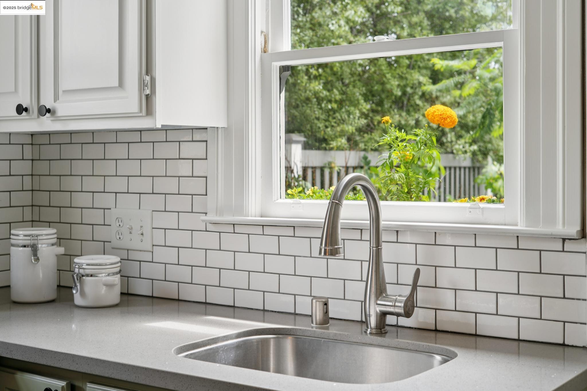 Detail Gallery Image 17 of 56 For 1042 Santa Clara Ave, Alameda,  CA 94501 - 4 Beds | 2 Baths
