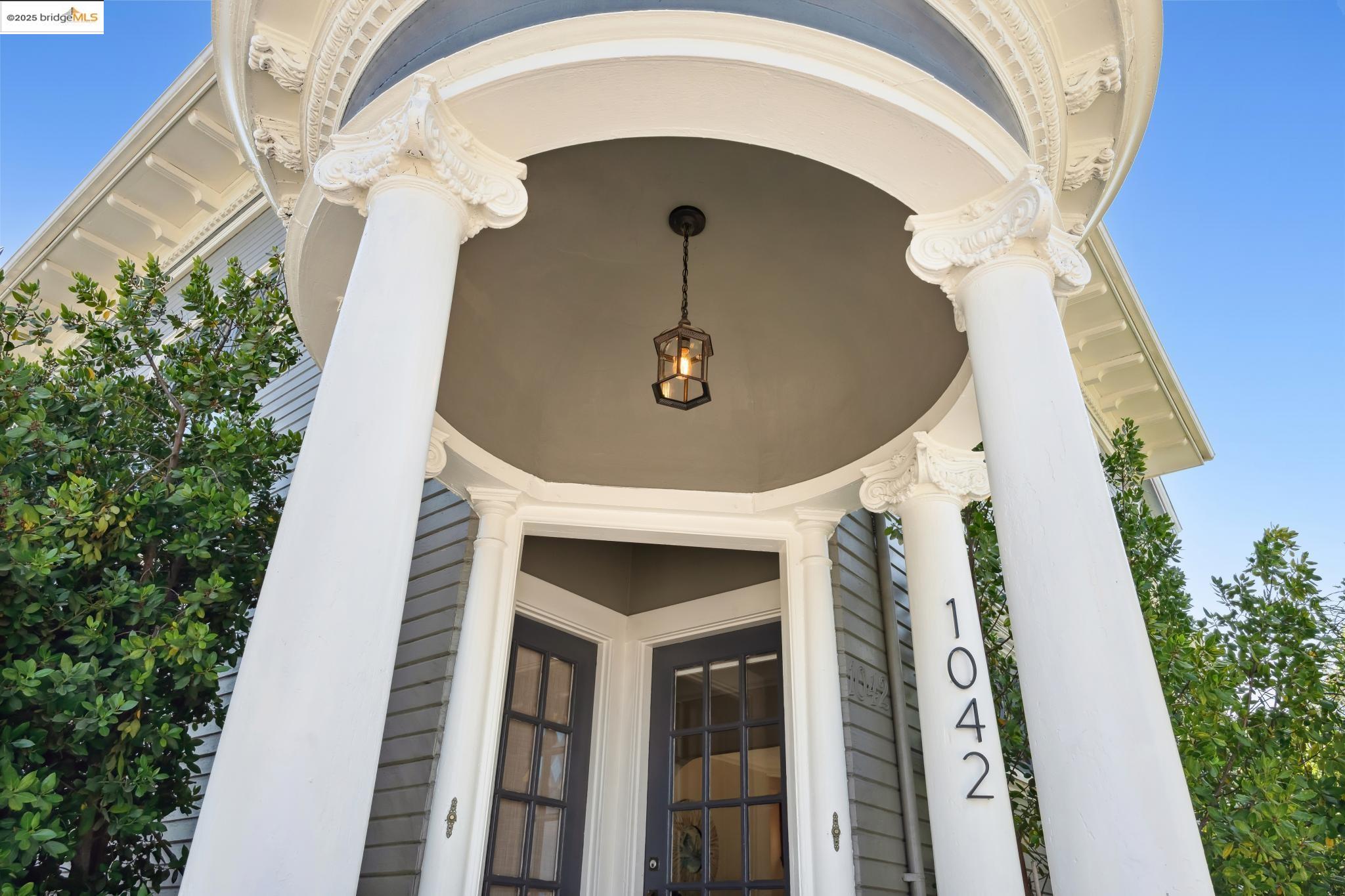 Detail Gallery Image 3 of 56 For 1042 Santa Clara Ave, Alameda,  CA 94501 - 4 Beds | 2 Baths