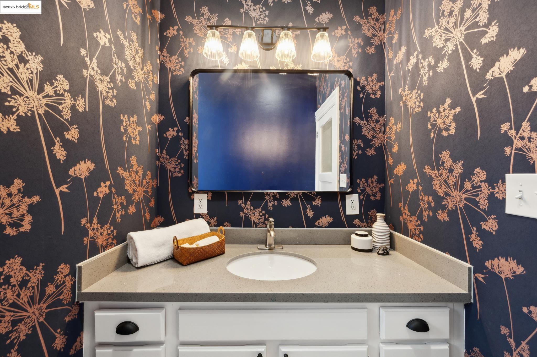 Detail Gallery Image 28 of 56 For 1042 Santa Clara Ave, Alameda,  CA 94501 - 4 Beds | 2 Baths