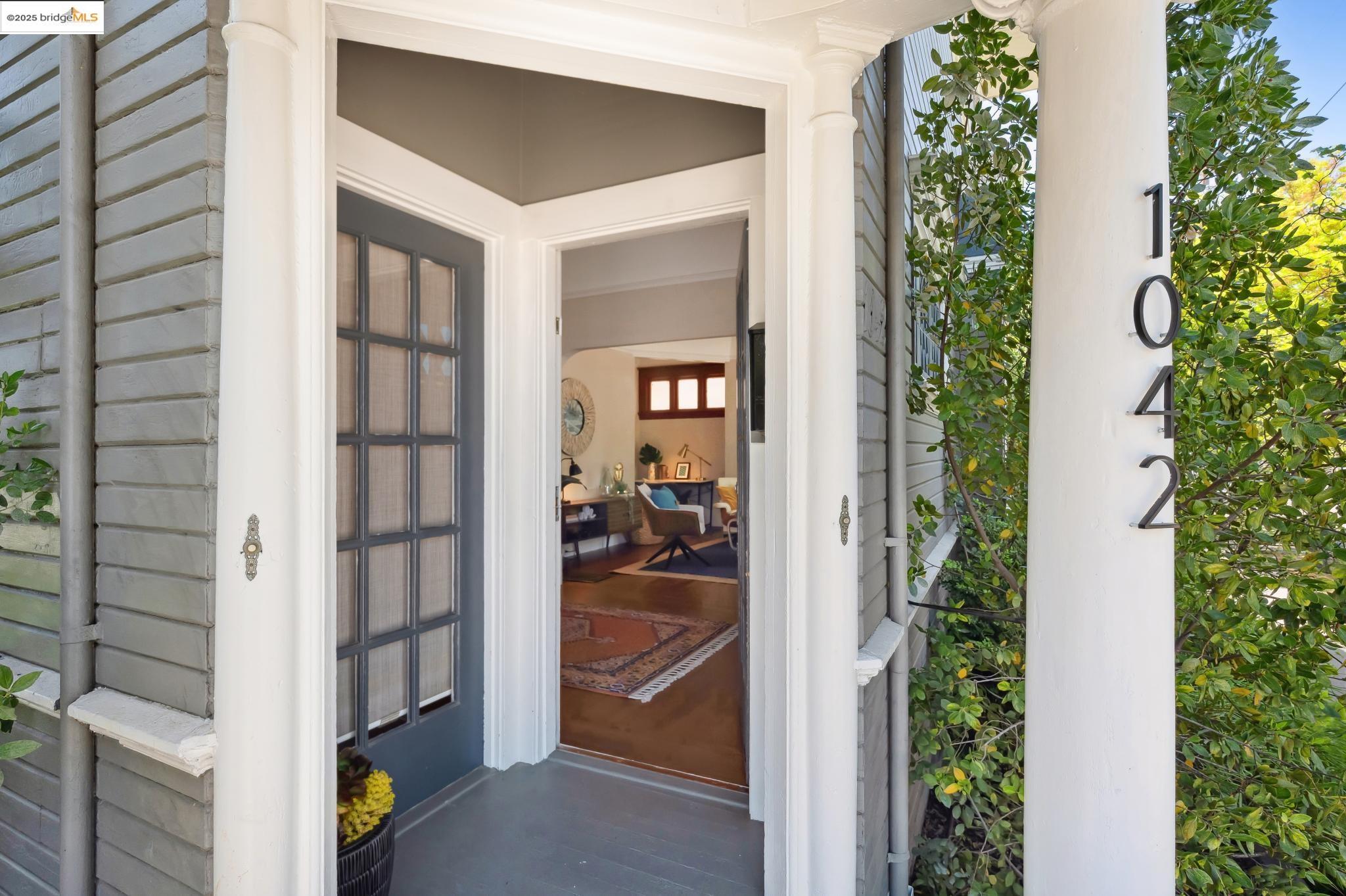 Detail Gallery Image 4 of 56 For 1042 Santa Clara Ave, Alameda,  CA 94501 - 4 Beds | 2 Baths