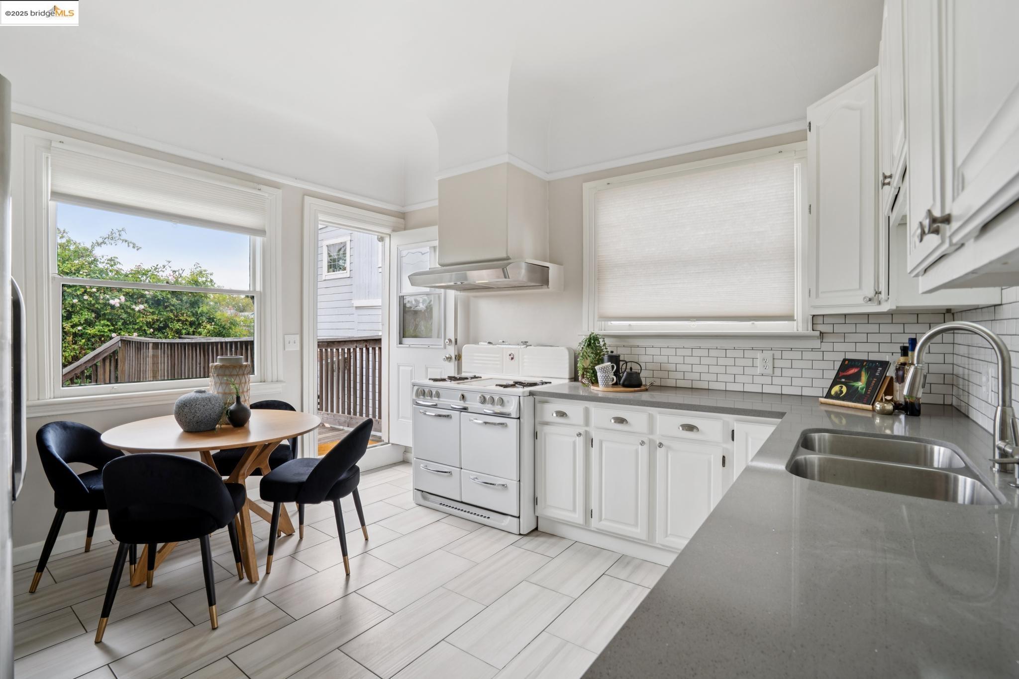 Detail Gallery Image 41 of 56 For 1042 Santa Clara Ave, Alameda,  CA 94501 - 4 Beds | 2 Baths