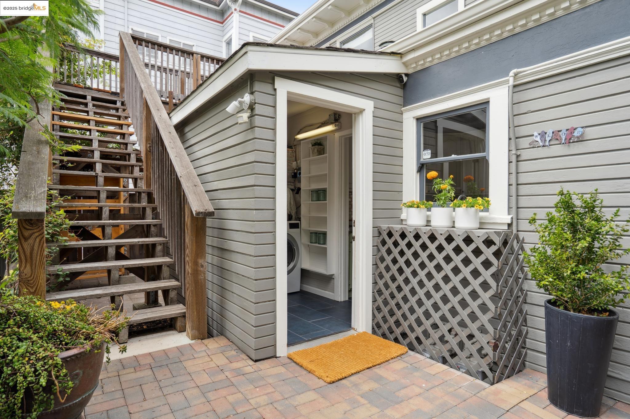 Detail Gallery Image 7 of 56 For 1042 Santa Clara Ave, Alameda,  CA 94501 - 4 Beds | 2 Baths