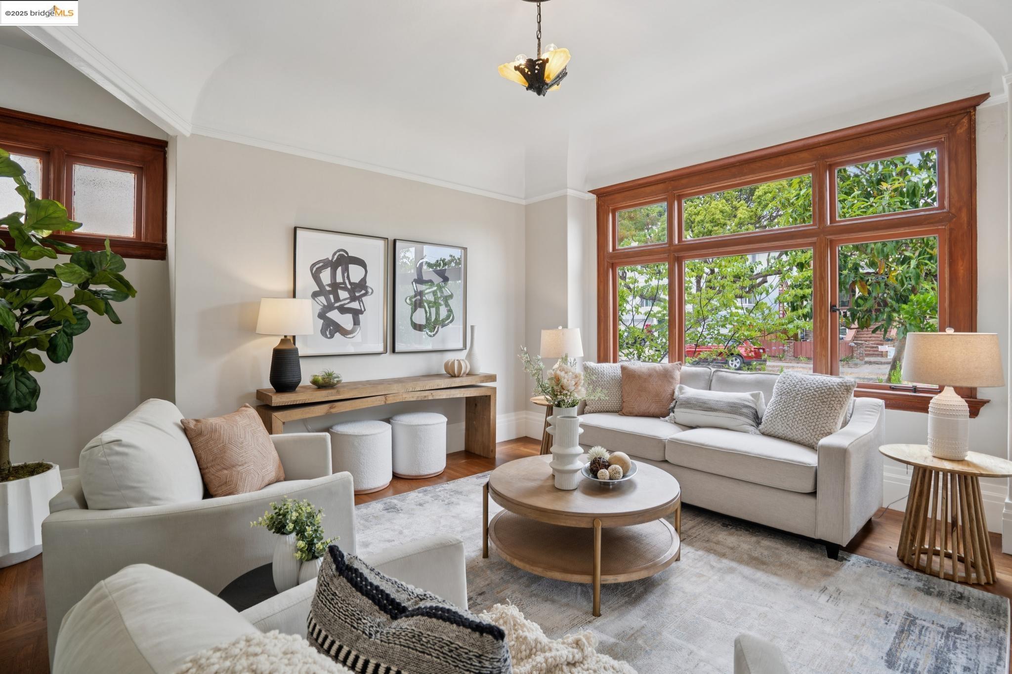 Detail Gallery Image 9 of 56 For 1042 Santa Clara Ave, Alameda,  CA 94501 - 4 Beds | 2 Baths