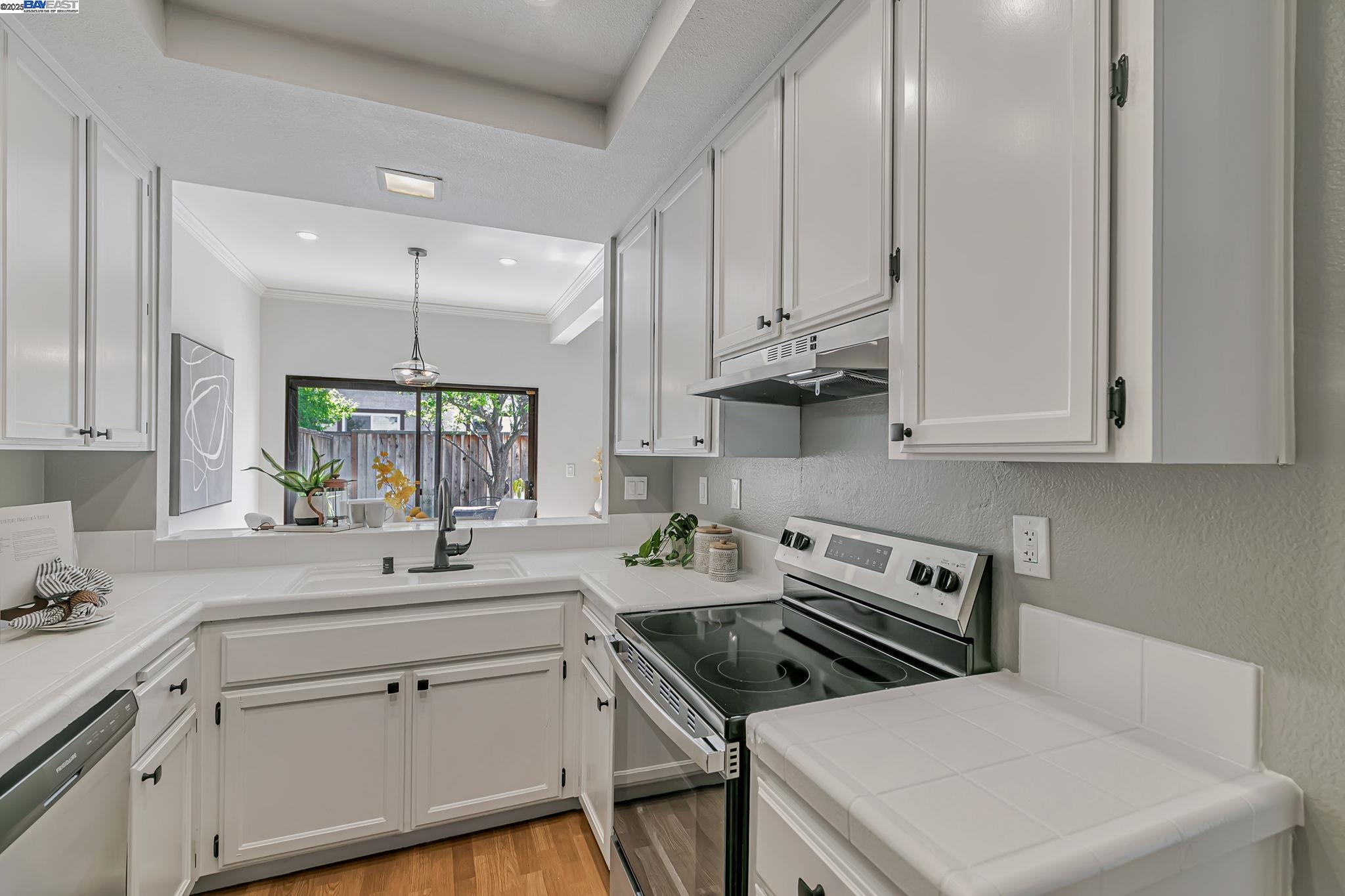 Detail Gallery Image 5 of 42 For 4772 Mendocino Ter, Fremont,  CA 94555 - 3 Beds | 3 Baths