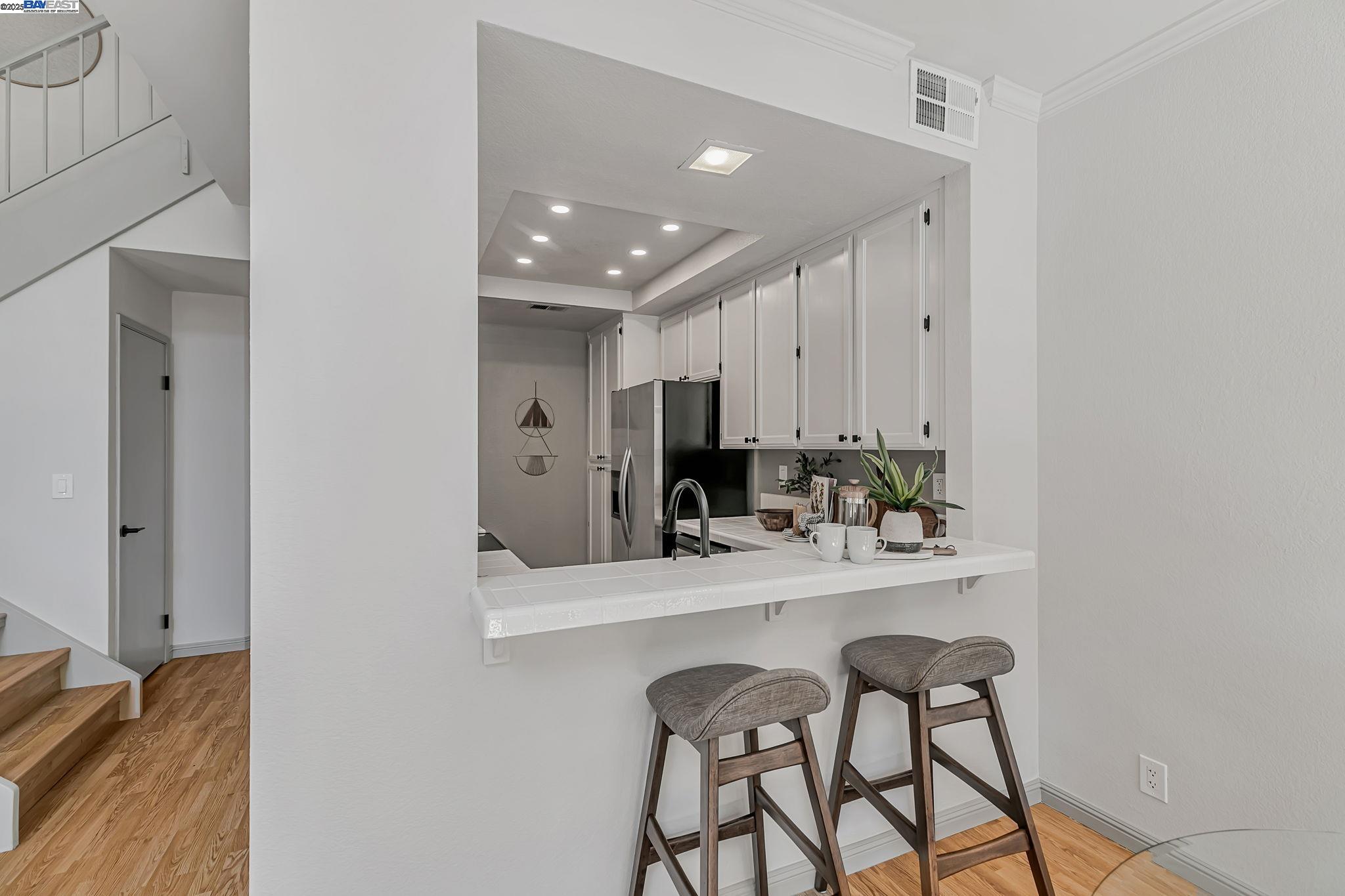 Detail Gallery Image 6 of 42 For 4772 Mendocino Ter, Fremont,  CA 94555 - 3 Beds | 3 Baths