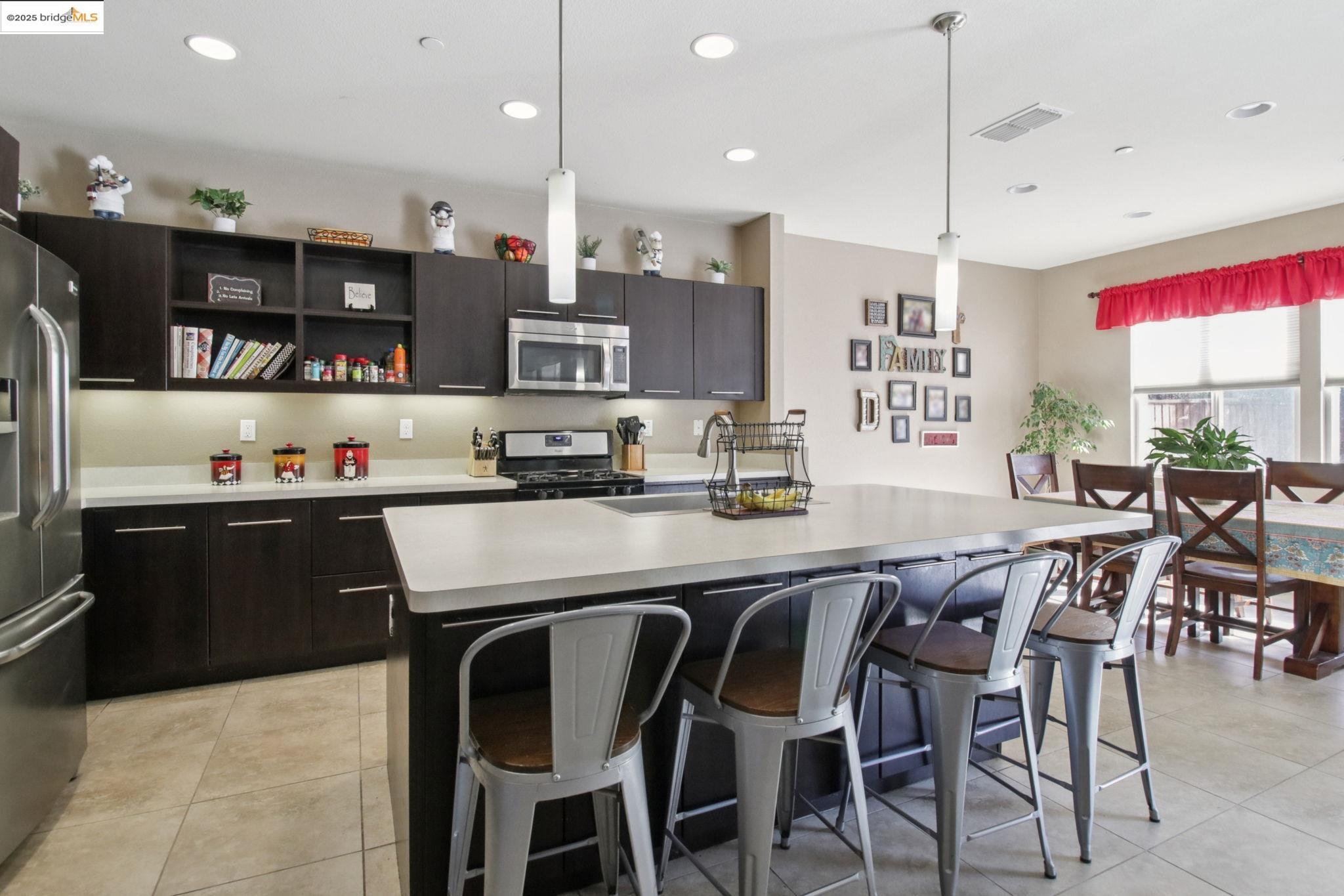 Detail Gallery Image 13 of 60 For 124 Clear Lake Ct, Oakley,  CA 94561 - 4 Beds | 3 Baths