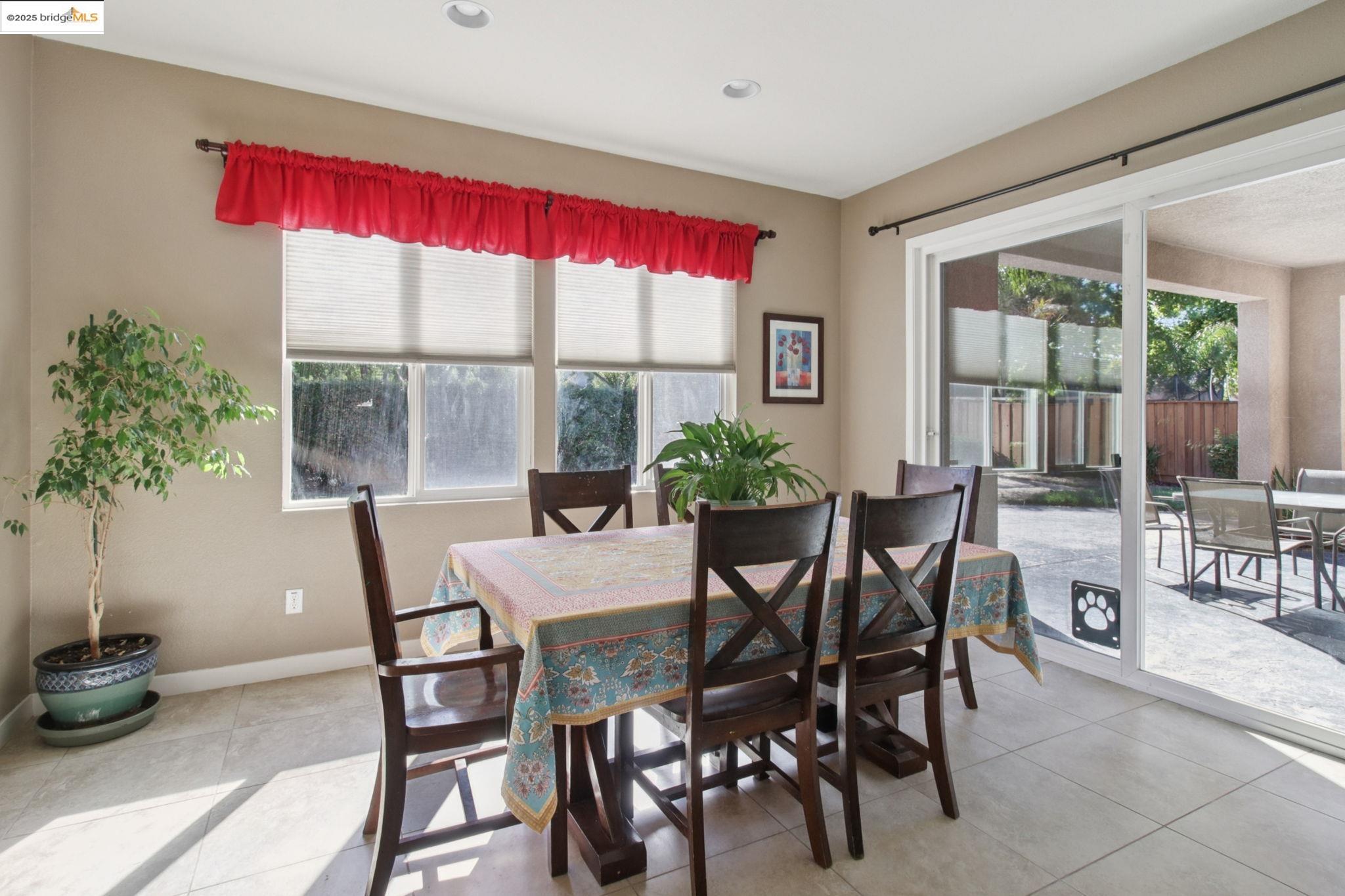 Detail Gallery Image 17 of 60 For 124 Clear Lake Ct, Oakley,  CA 94561 - 4 Beds | 3 Baths