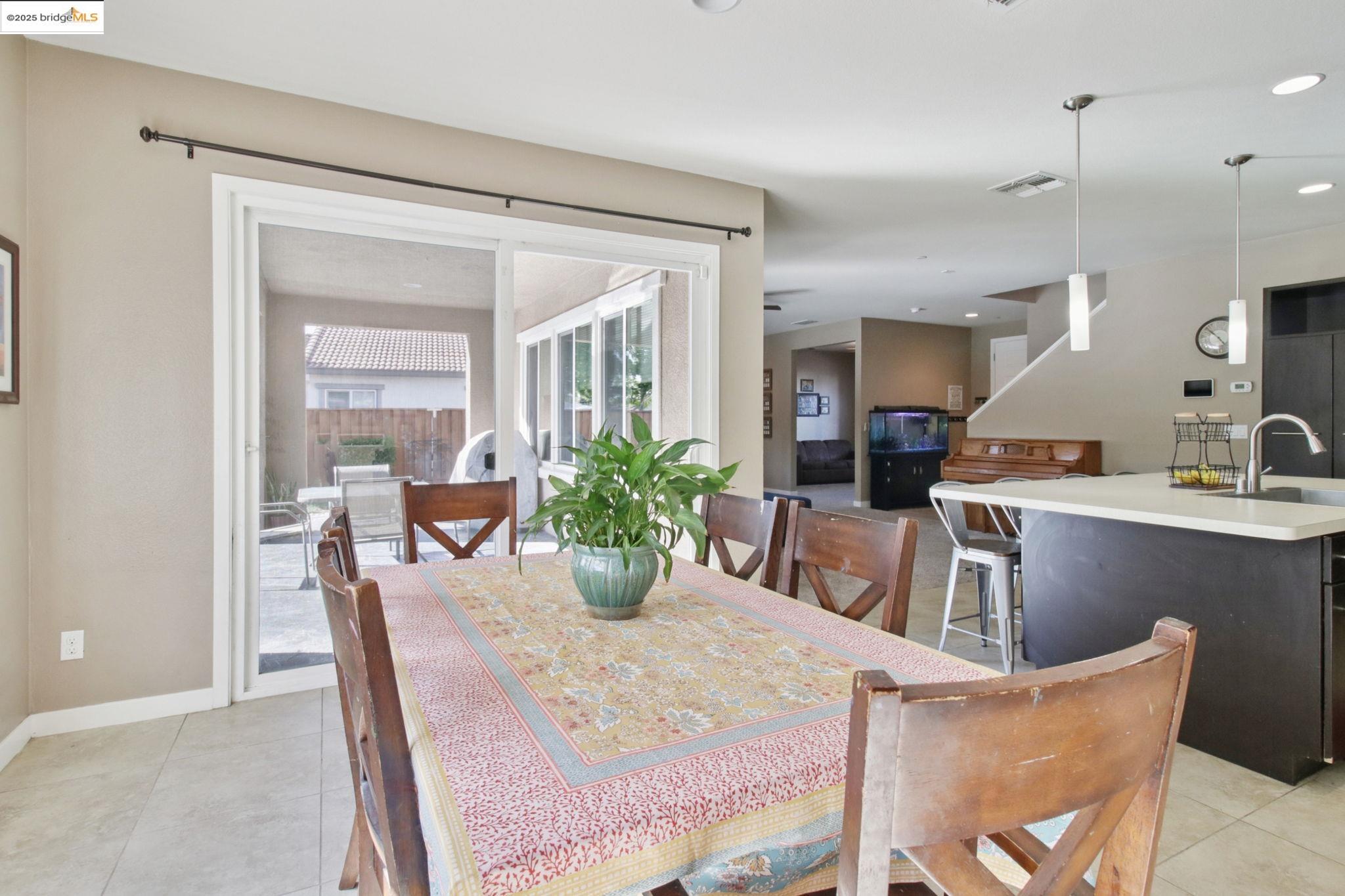 Detail Gallery Image 18 of 60 For 124 Clear Lake Ct, Oakley,  CA 94561 - 4 Beds | 3 Baths