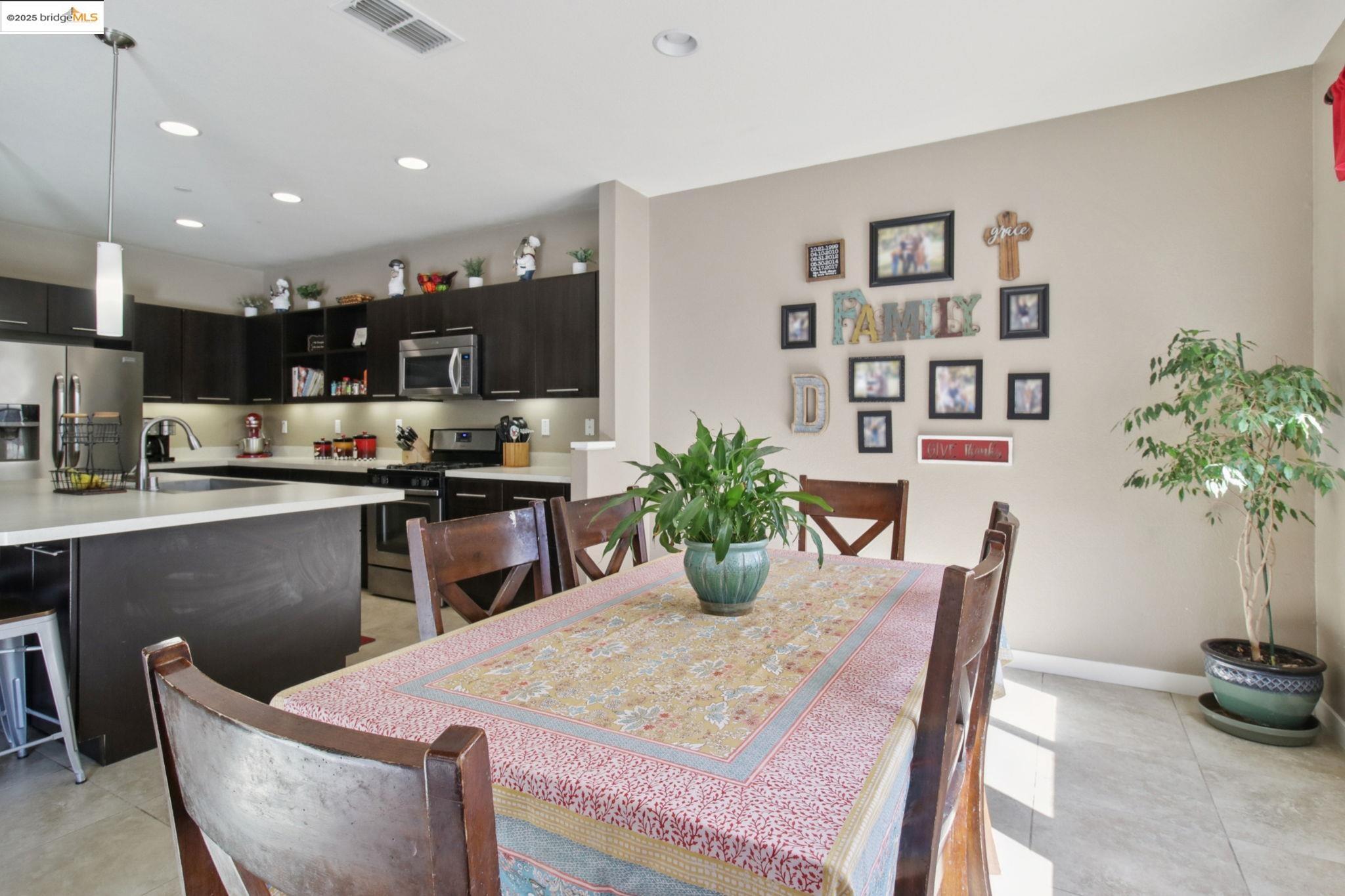 Detail Gallery Image 19 of 60 For 124 Clear Lake Ct, Oakley,  CA 94561 - 4 Beds | 3 Baths