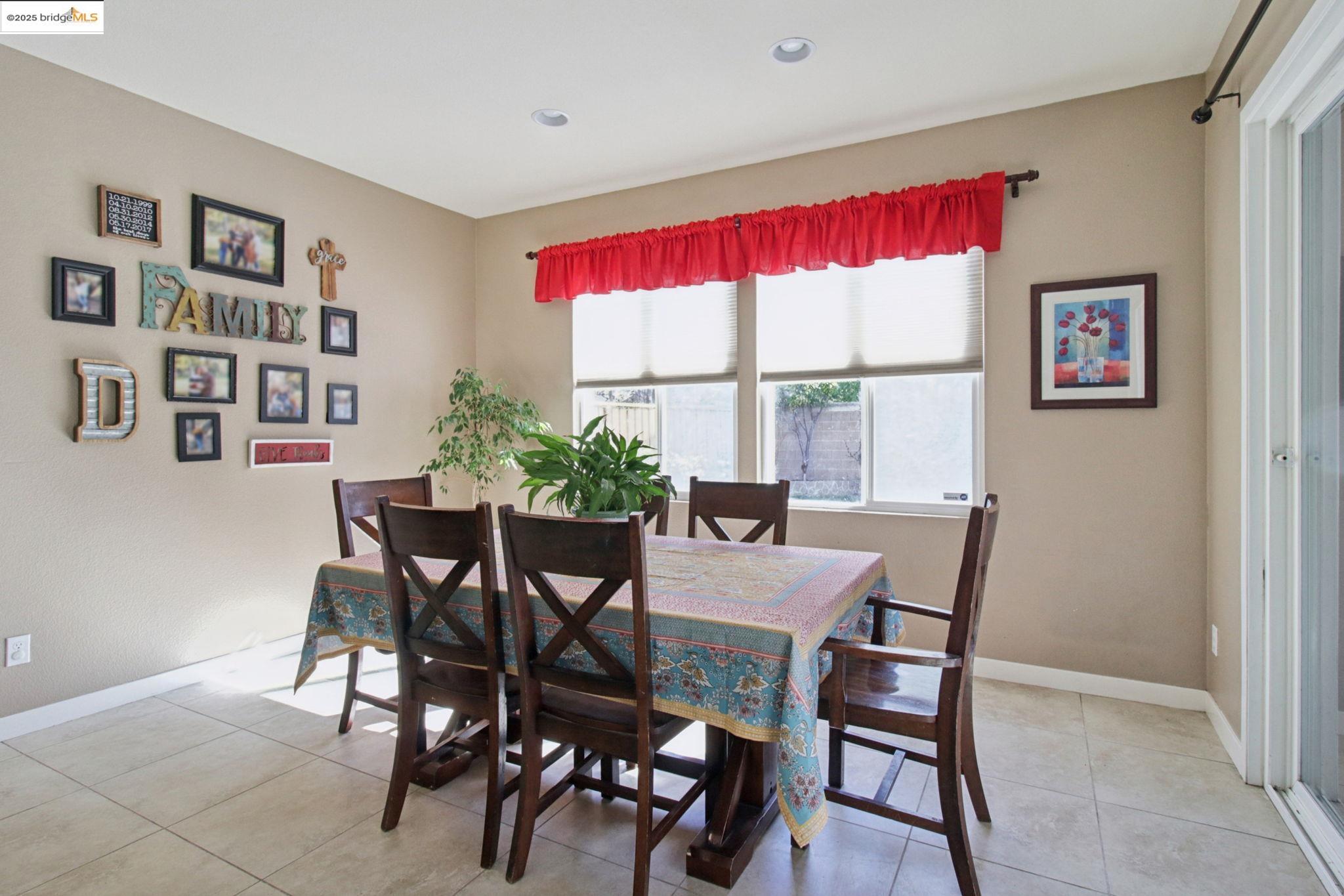 Detail Gallery Image 20 of 60 For 124 Clear Lake Ct, Oakley,  CA 94561 - 4 Beds | 3 Baths