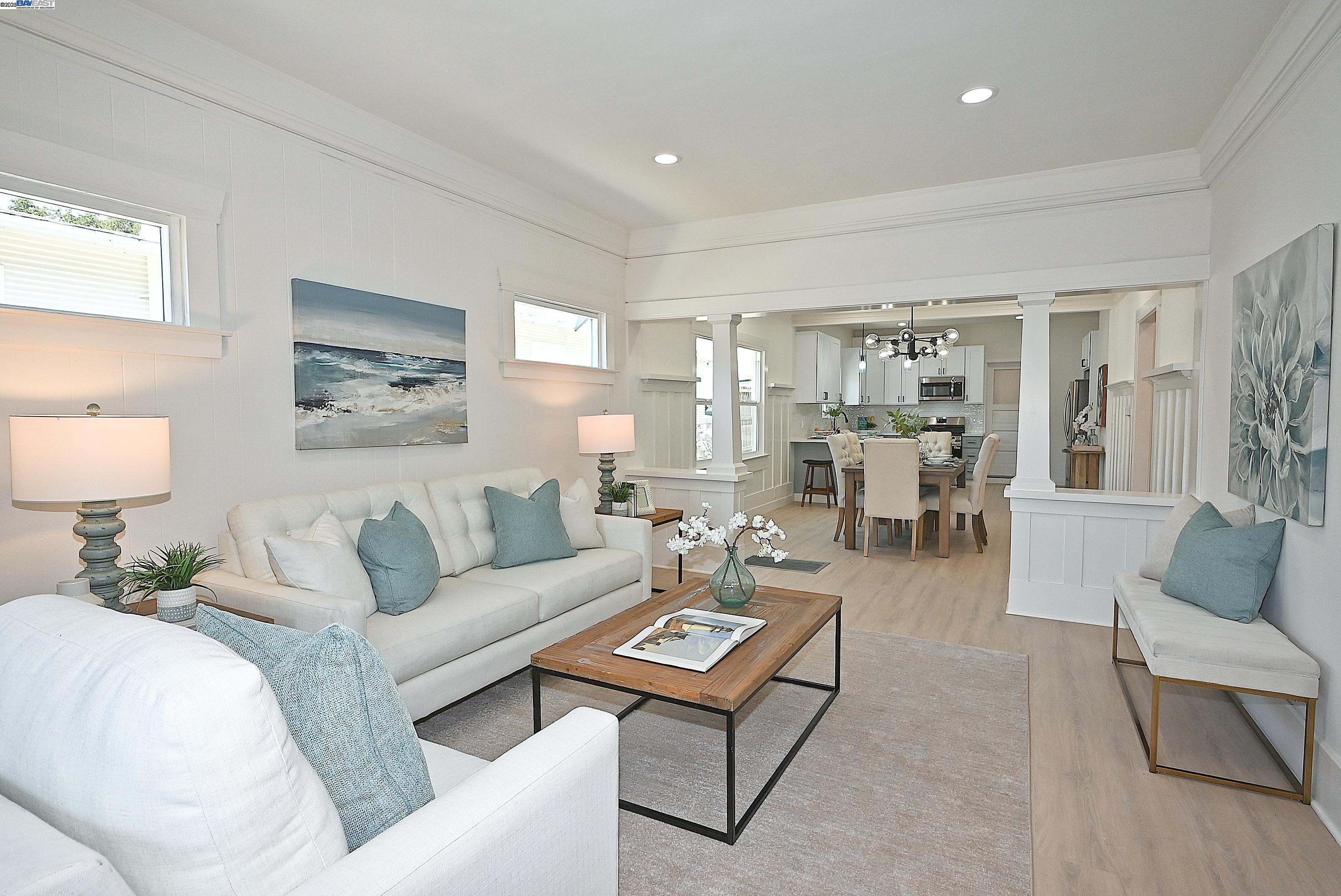Detail Gallery Image 2 of 56 For 3914 Aqua Vista St, Oakland,  CA 94601 - 3 Beds | 2 Baths