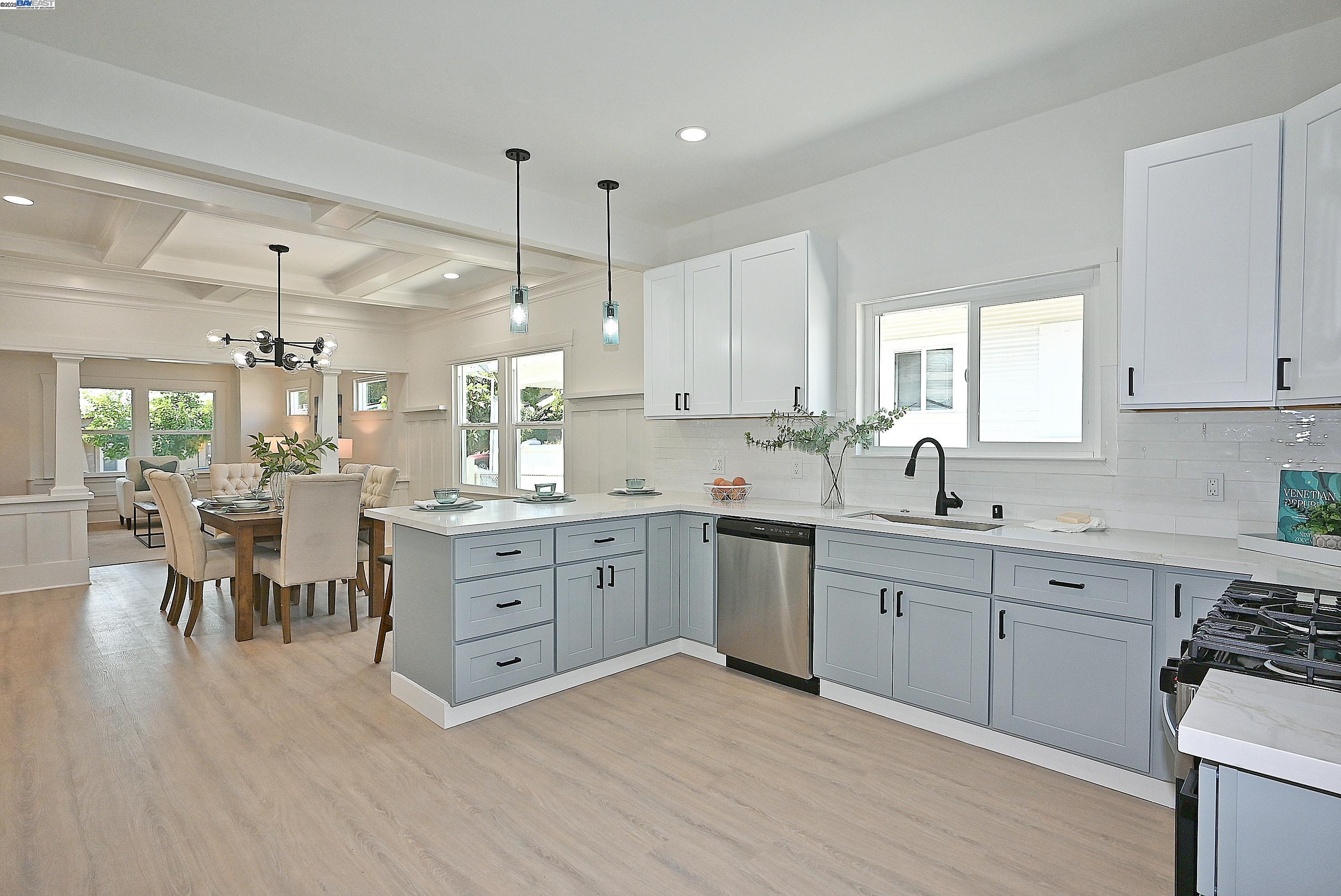 Detail Gallery Image 11 of 56 For 3914 Aqua Vista St, Oakland,  CA 94601 - 3 Beds | 2 Baths
