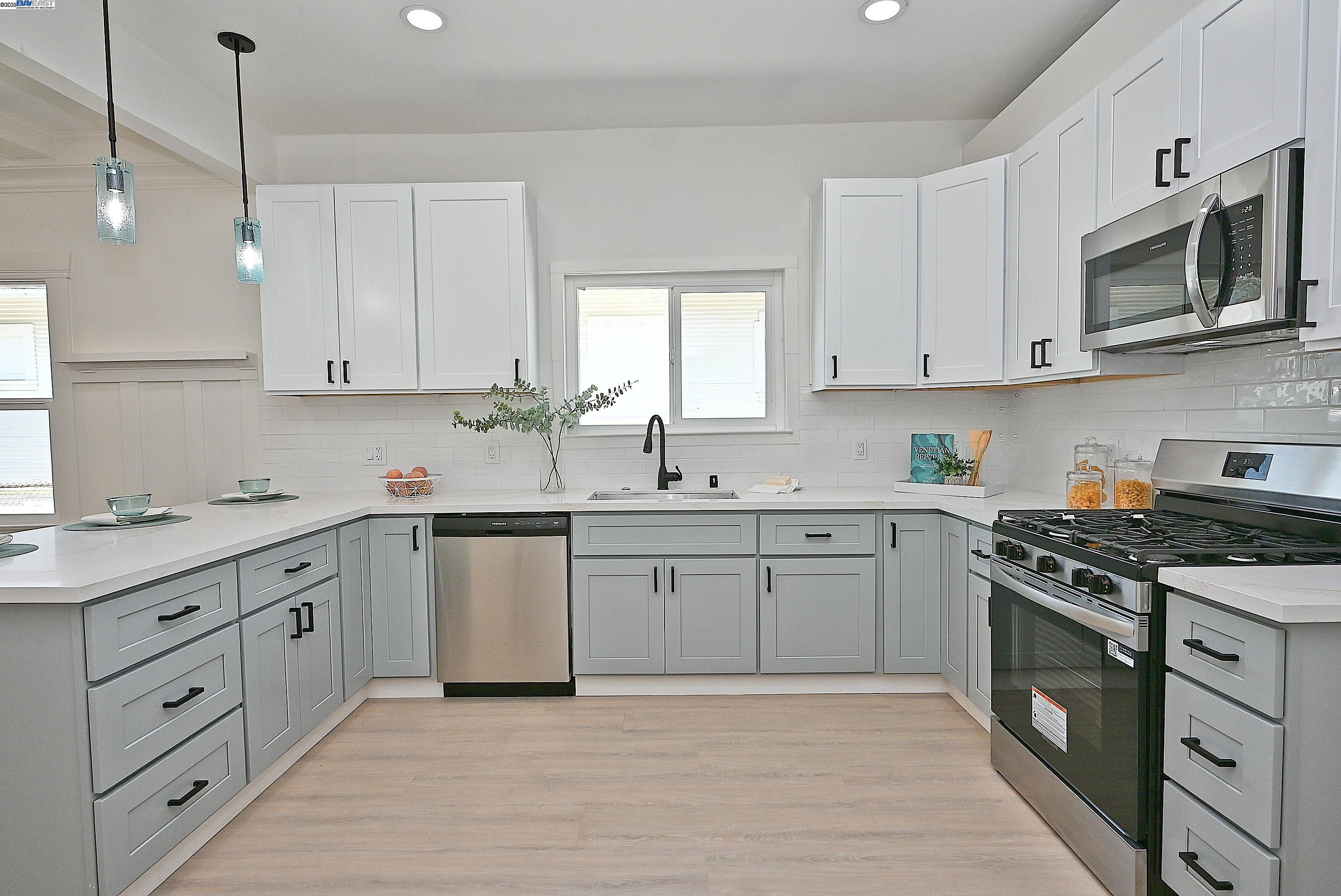 Detail Gallery Image 13 of 56 For 3914 Aqua Vista St, Oakland,  CA 94601 - 3 Beds | 2 Baths