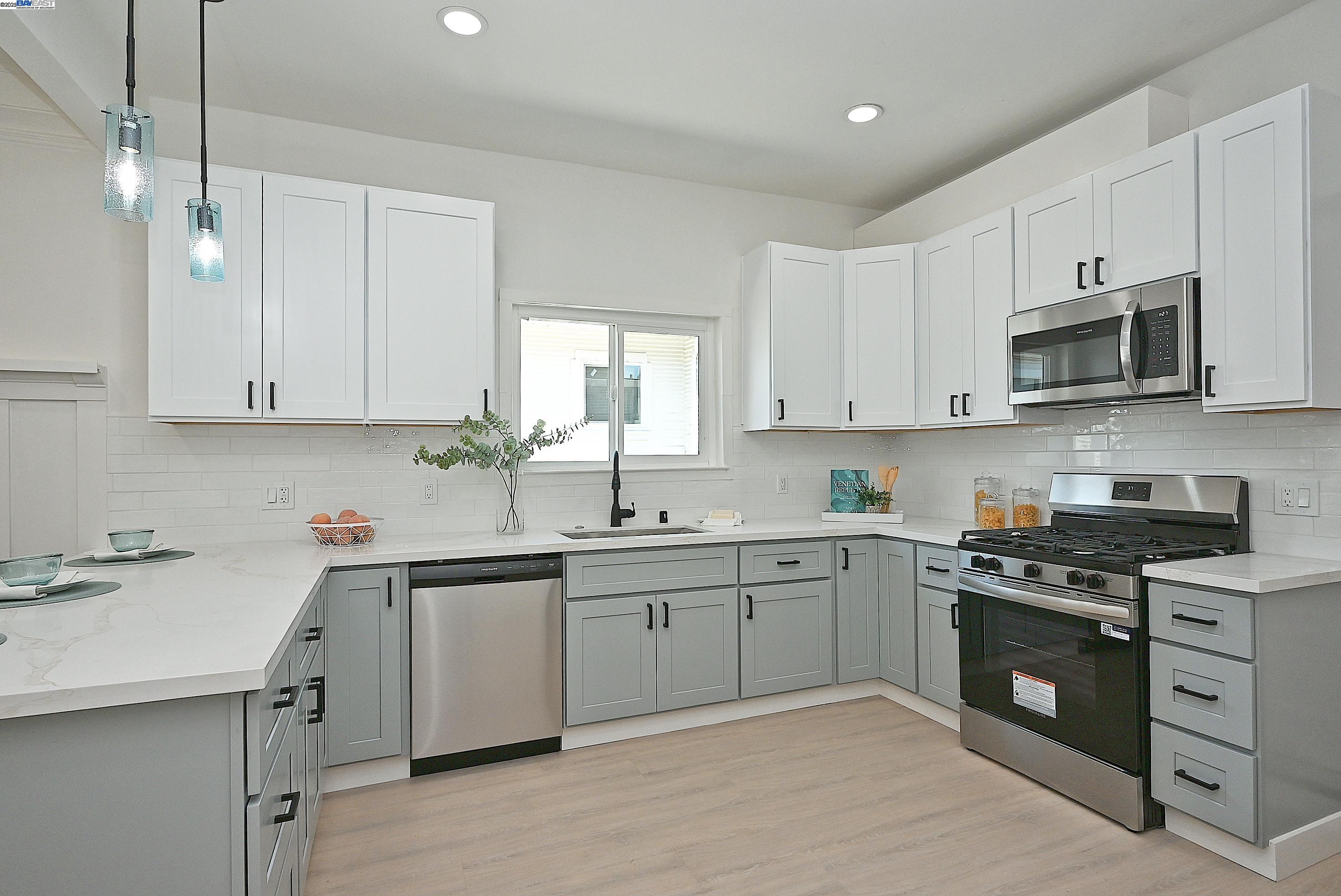 Detail Gallery Image 14 of 56 For 3914 Aqua Vista St, Oakland,  CA 94601 - 3 Beds | 2 Baths